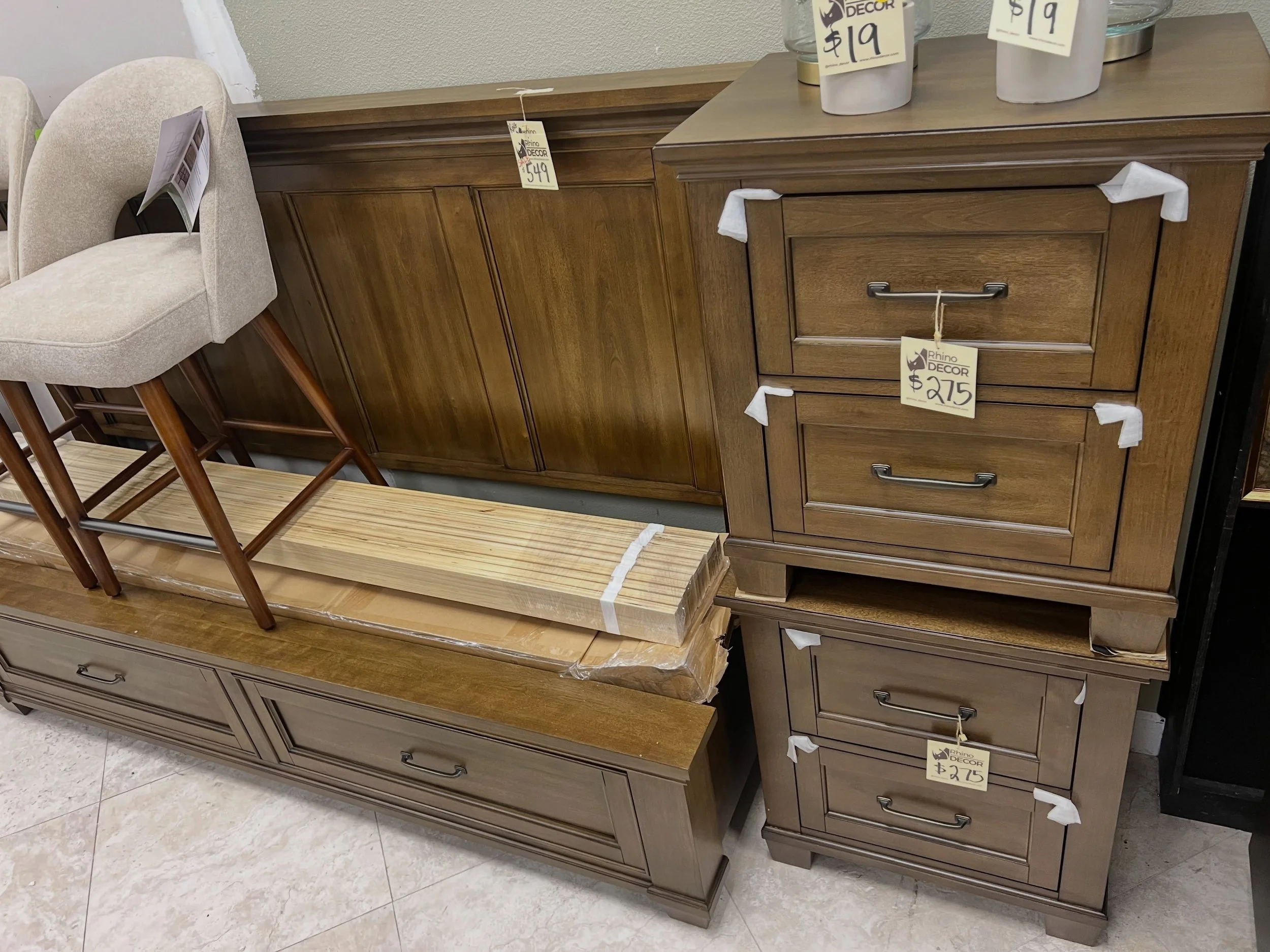 JUST ARRIVED &mdash; class style, smart savings 🦏

3pc Brown Wood King Storage Bed + Nightstands (2)
✅ New Condition, Open Box
📏 Bed: 82&rdquo; x 89&rdquo; x 53&rdquo;H, Nightstands: 24&rdquo; x 18&rdquo; x 26.5&rdquo;H
💲1099
 
Rhino Decor
📍 1339
