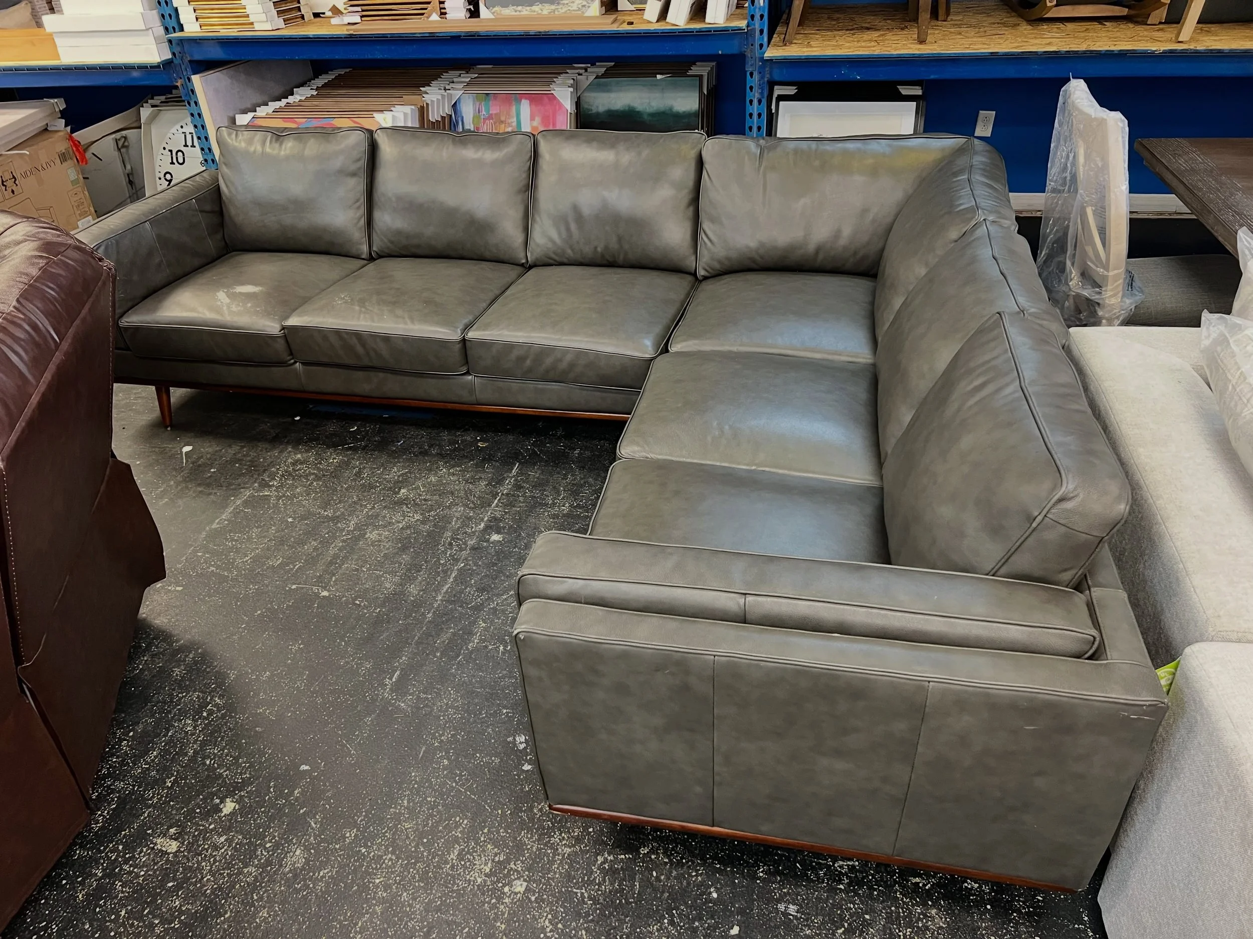 JUST ARRIVED &mdash; and priced to move!! 🦏 

3pc Gray Leather Corner Sectional
✅Good Condition, left arm chairs cushions have signs of wear. 
📏 117&rdquo; x 93&rdquo; x 36&rdquo; x 26&rdquo;H
💲750

Rhino Decor
📍 13393 W Colonial Dr, Winter Garde