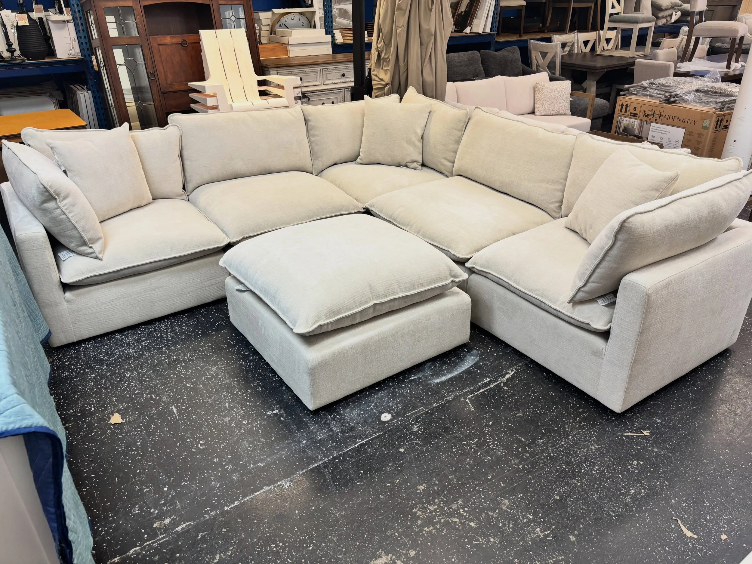 JUST ARRIVED &mdash; another great find at Rhino Decor 🦏

Sydney Cream 6pc Fabric Modular Sectional
✅Like New Condition
📏 118&rdquo; x 118&rdquo; x 36.5&rdquo; x 36&rdquo; H
💲1400

Rhino Decor
📍 13393 W Colonial Dr, Winter Garden, FL 34787
🕙 Tue