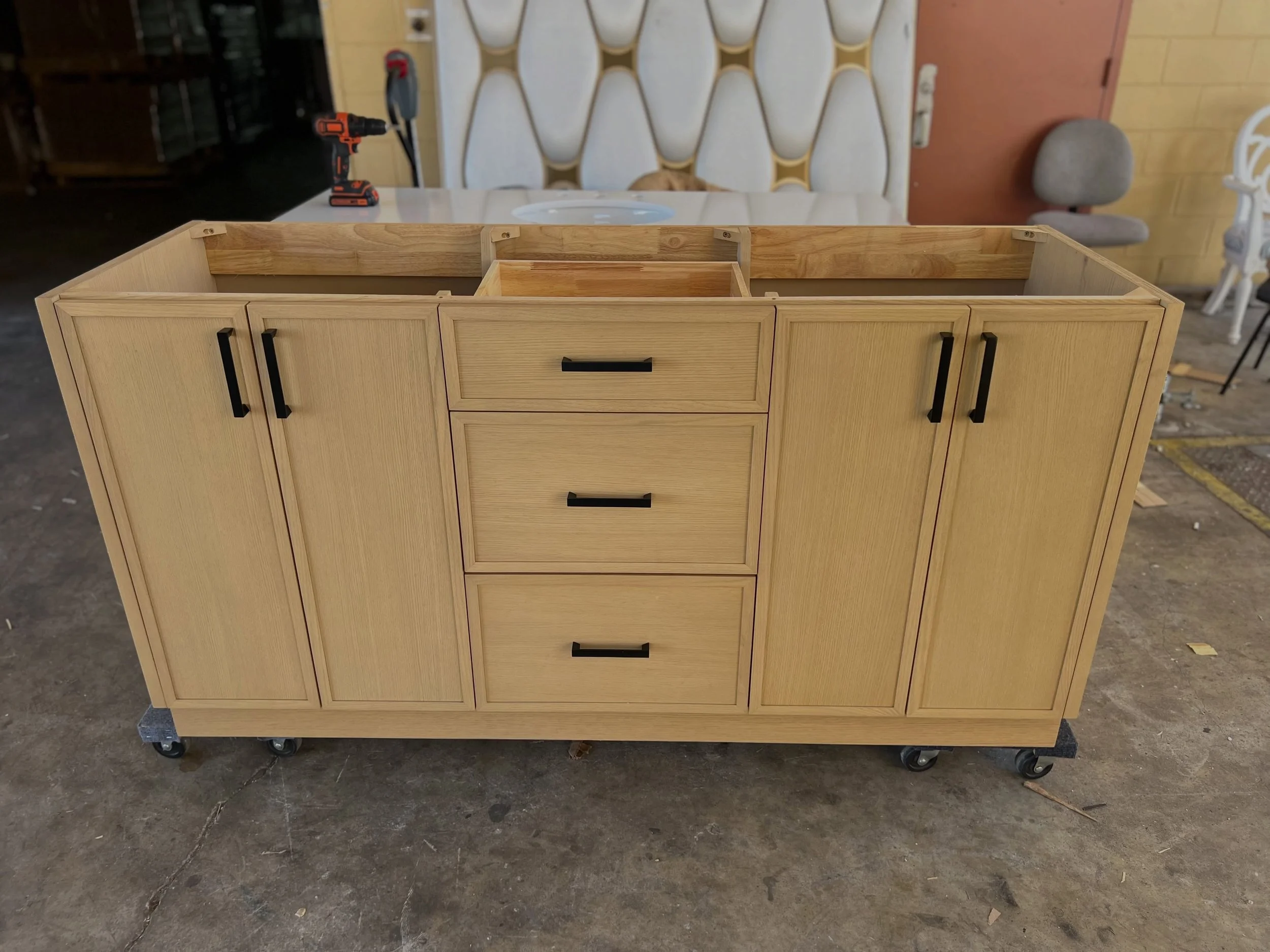 JUST ARRIVED &mdash; another great find at Rhino Decor 🦏

Ariel Kelley 66&rdquo; Double Sink Vanity Cabinet in Oak Finish
✅ New Condition
📏 66&rdquo; x 21.5&rdquo; x 34.5&rdquo;H
💲800

Rhino Decor
📍 13393 W Colonial Dr, Winter Garden, FL 34787
🕙