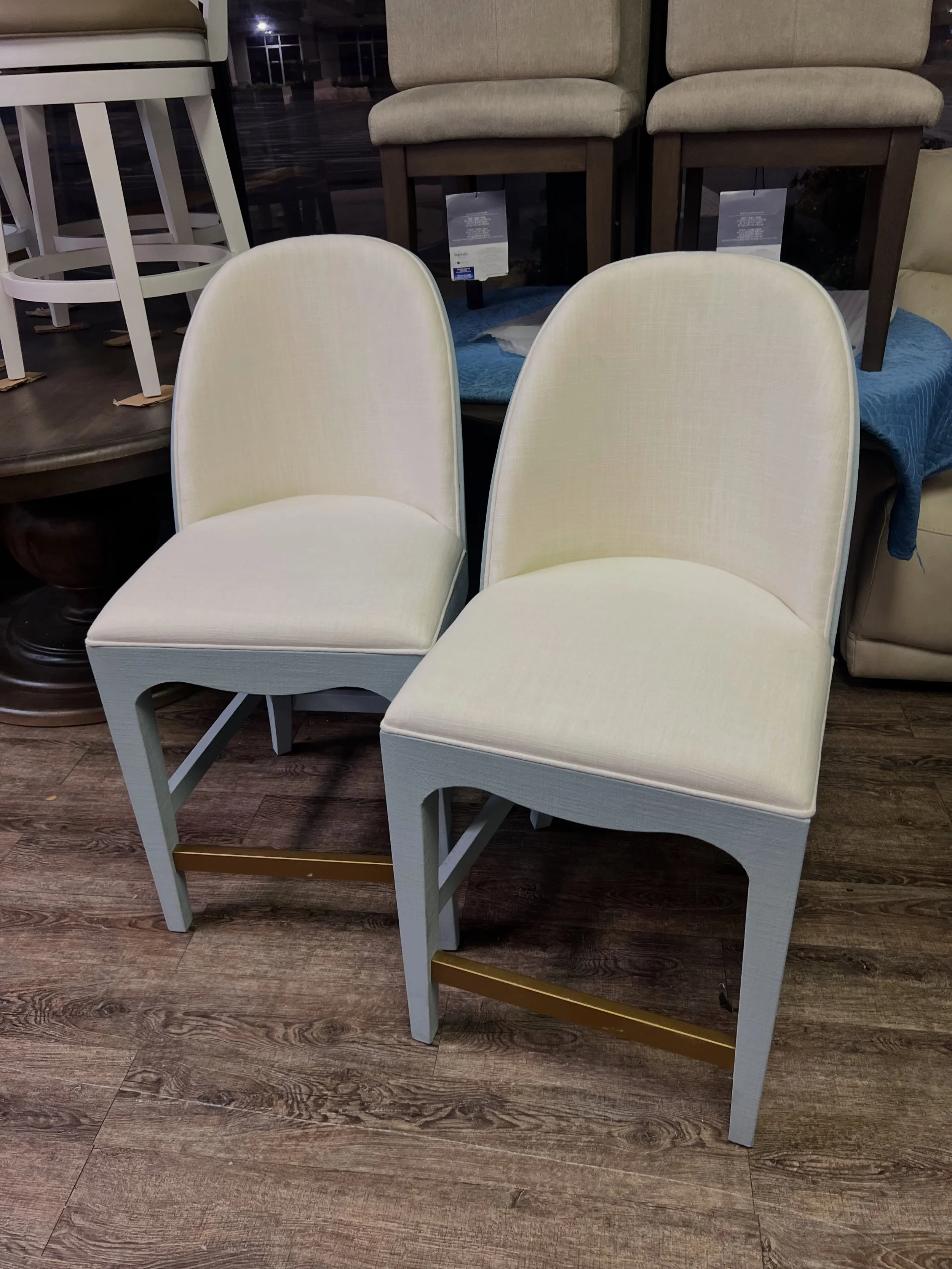 JUST ARRIVED &mdash; luxury for half the price!! 🦏

Worlds Away Sadie Counter Stools (2)
✅Like New Condition, Open Box
📏 20&rdquo; x 25&rdquo; x 41.5&rdquo;H, Seat Height 25&rdquo;H
💲1000

Rhino Decor
📍 13393 W Colonial Dr, Winter Garden, FL 3478