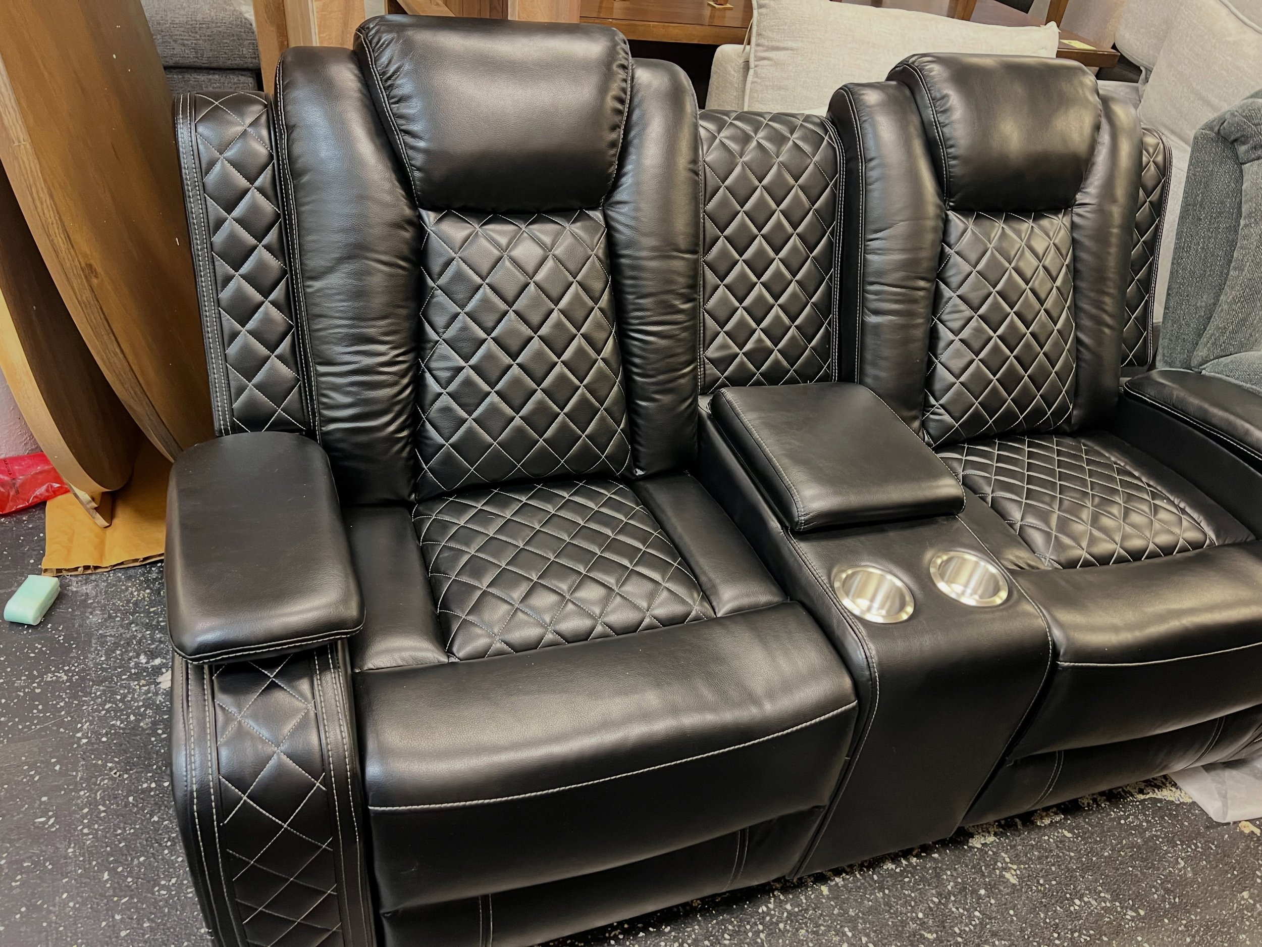 JUST ARRIVED &mdash; another great find at Rhino Decor 🦏

Black Faux Leather Power Reclining Loveseat w/Middle Console 
✅ New Condition, Open Box
📏 73.5&rdquo; x 38.5&rdquo; x 41&rdquo;H
💲479

Rhino Decor
📍 13393 W Colonial Dr, Winter Garden, FL 