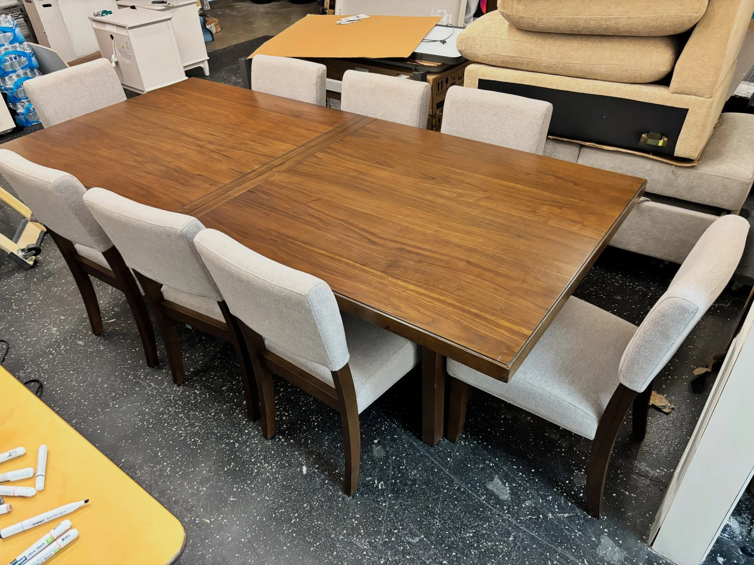 JUST ARRIVED &mdash; and priced to move!! 🦏

Thomasville Lasalle Dining Table &amp; 8 Chairs 
✅ Good Condition
📏 92&rdquo; x 42&rdquo; x 30&rdquo;H, Chairs 19.5&rdquo; x 24.5&rdquo; x 35&rdquo;H
💲650

Rhino Decor
📍 13393 W Colonial Dr, Winter Gar
