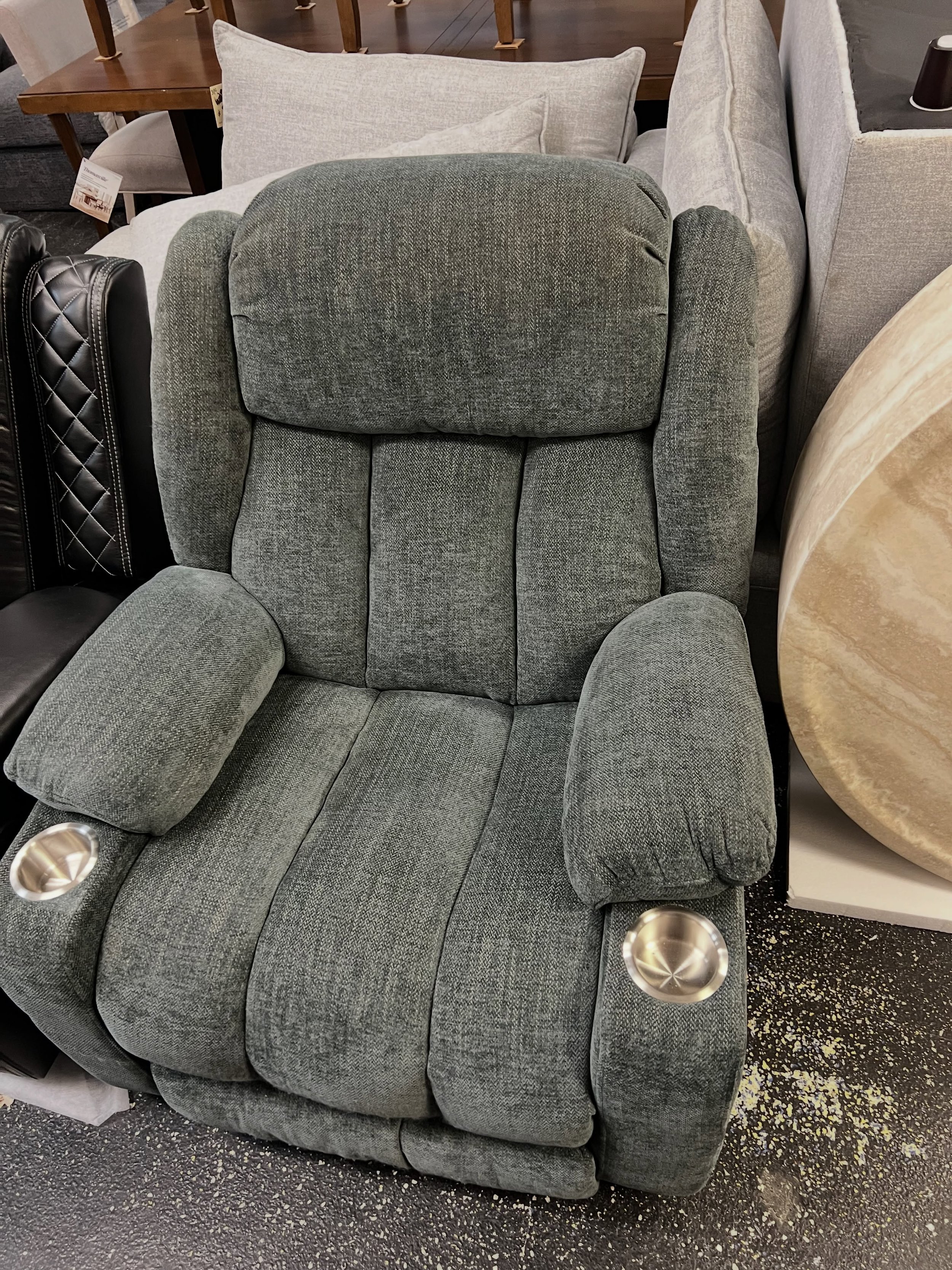 JUST ARRIVED &mdash; another great find at Rhino Decor 🦏

Blue Fabric Power Lift Chair &amp; Recliner w/Heat + Massage
✅Like New Condition
📏 34&rdquo; x 39&rdquo; x 42.5H
💲400

Rhino Decor
📍 13393 W Colonial Dr, Winter Garden, FL 34787
🕙 Tue&nda