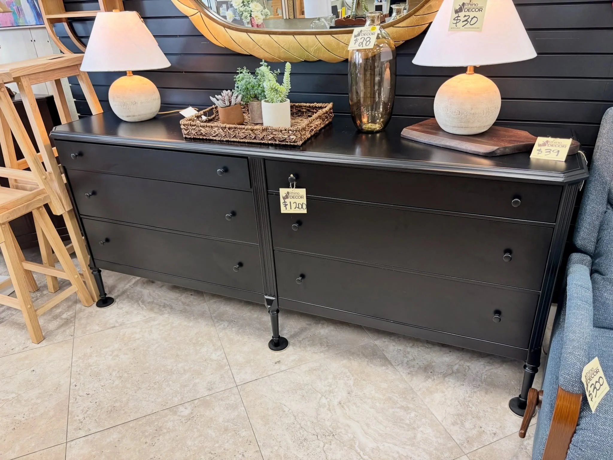 JUST ARRIVED &mdash; another luxury find at Rhino Decor 🦏

Lendon Black 6 Drawer Iron Dresser by Four Hands
✅Like New Condition, small scuffs from shipping
📏 78&rdquo; x 19&rdquo; x 34&rdquo;H
💲1200

Rhino Decor
📍 13393 W Colonial Dr, Winter Gard