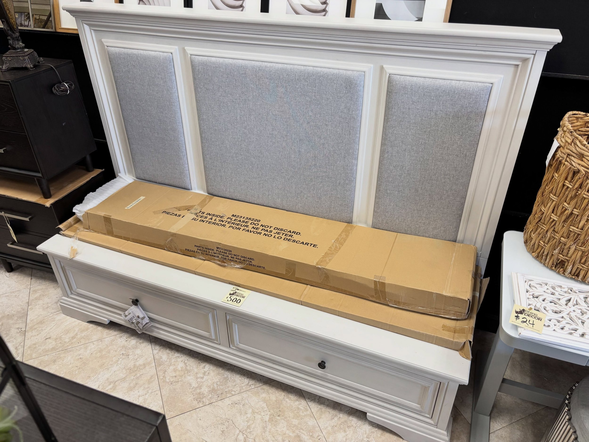 JUST ARRIVED &mdash; half off retail price 😳🦏

King Off White Bed w/Gray Fabric and Storage Drawers
✅ Like New Condition
📏 83&rdquo; x 89&rdquo; x 58&rdquo;H
 💲500

Available now at Rhino Decor
📍 13393 W Colonial Dr, Winter Garden, FL 34787
🕙 T