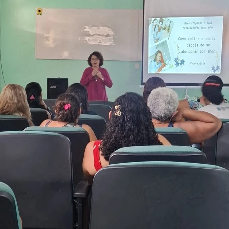 Pessoas, lugares e momentos que reafirmam a minha escolha. Pessoas que nem imaginam o quanto ensinam mesmo n&atilde;o sendo educadores, e educadores que sem ensinar nos faz sentir mais que qualquer livro.
Parab&eacute;ns a todos da @eemtijosedealenca