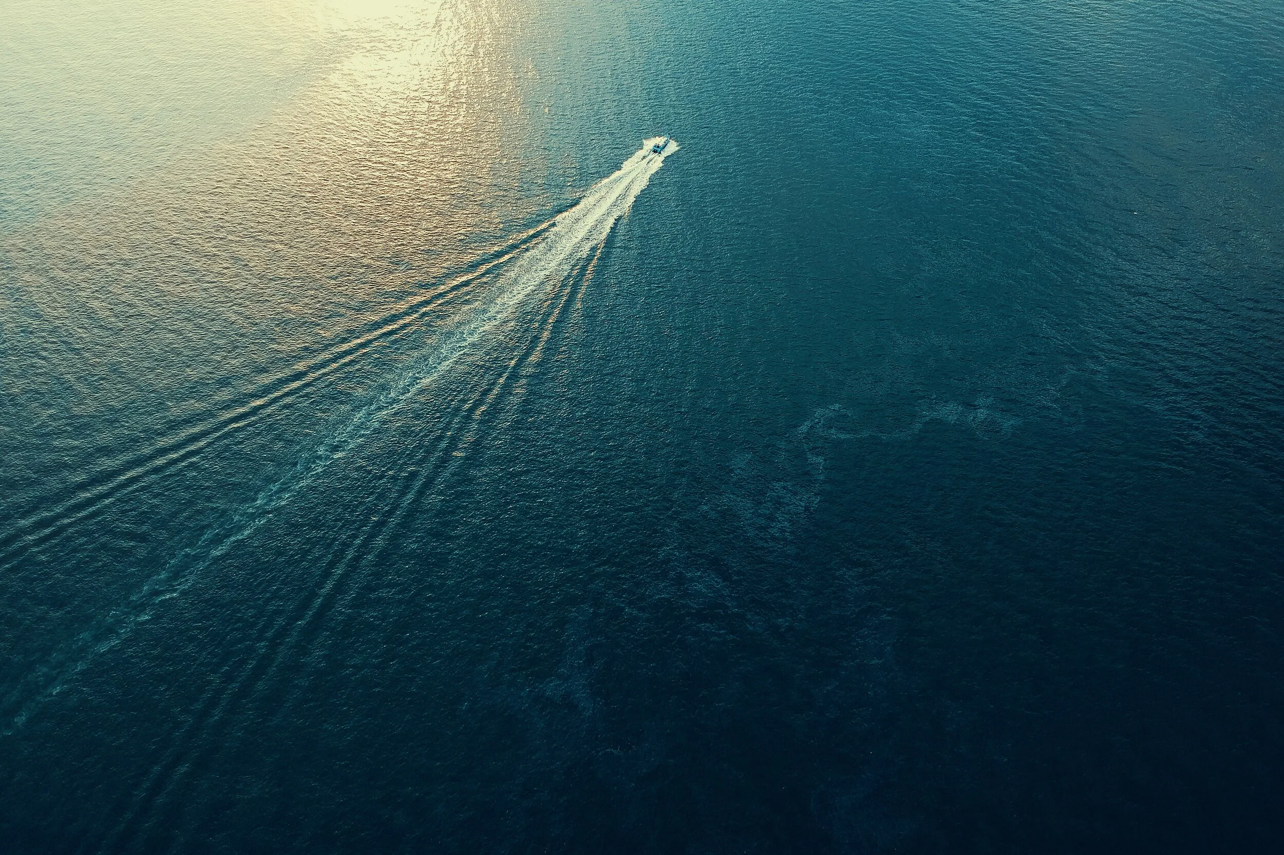 aerial-photography-boat-daylight-1295361.jpg