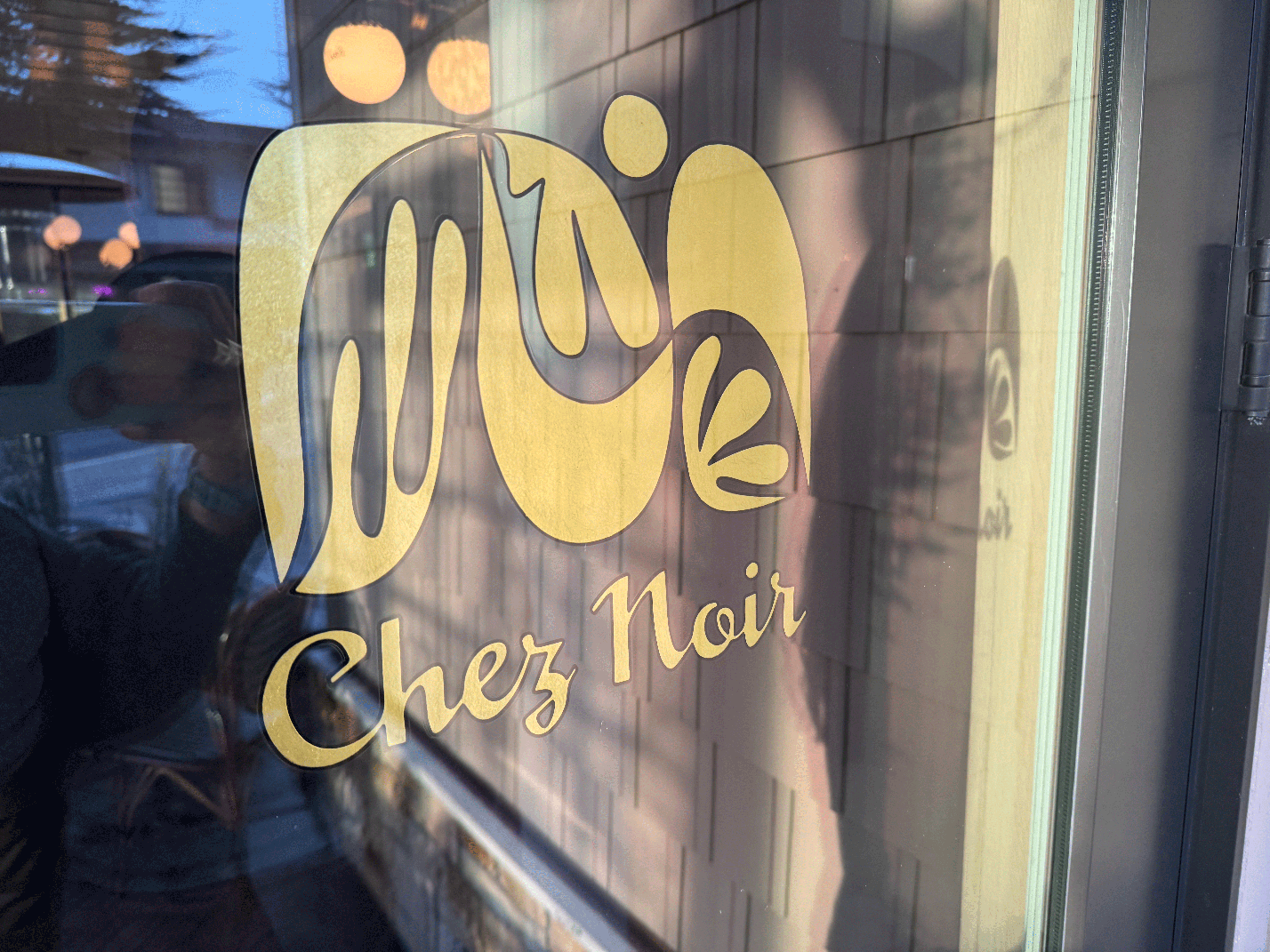 MBFTGHbest-chez-noir-door.png