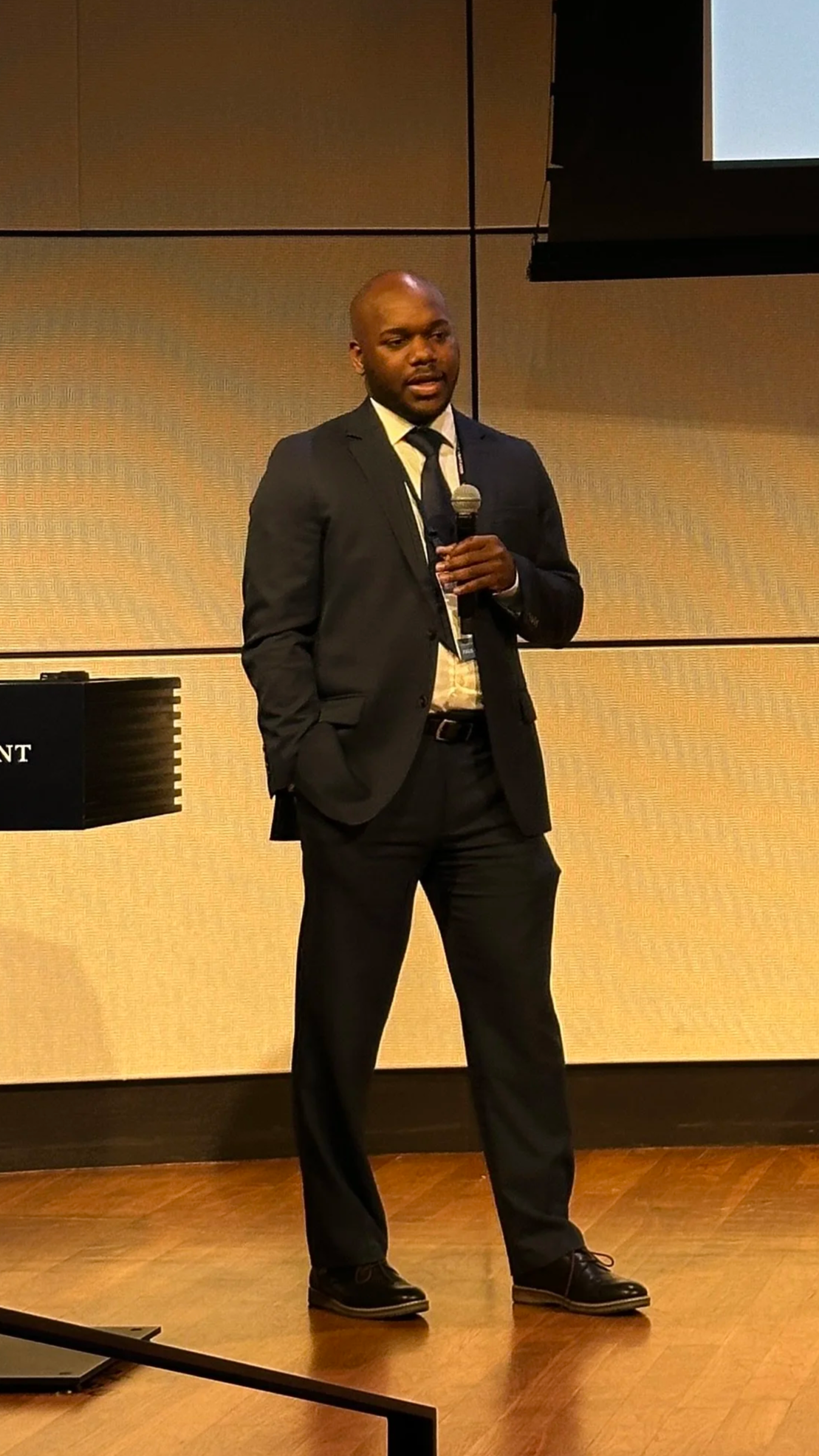 Pitching at Yale Climate Innovation Summit