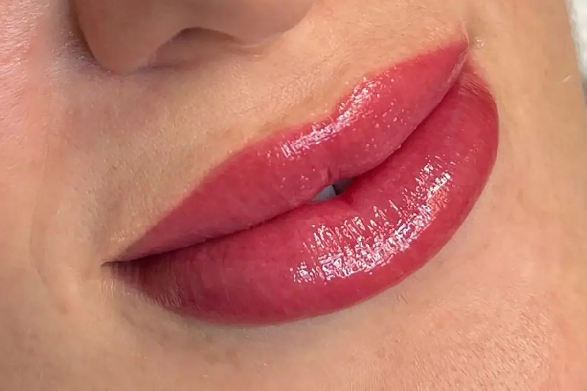 LIP BLUSHING
