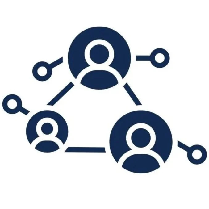 Iconos de personas conectadas formando una red