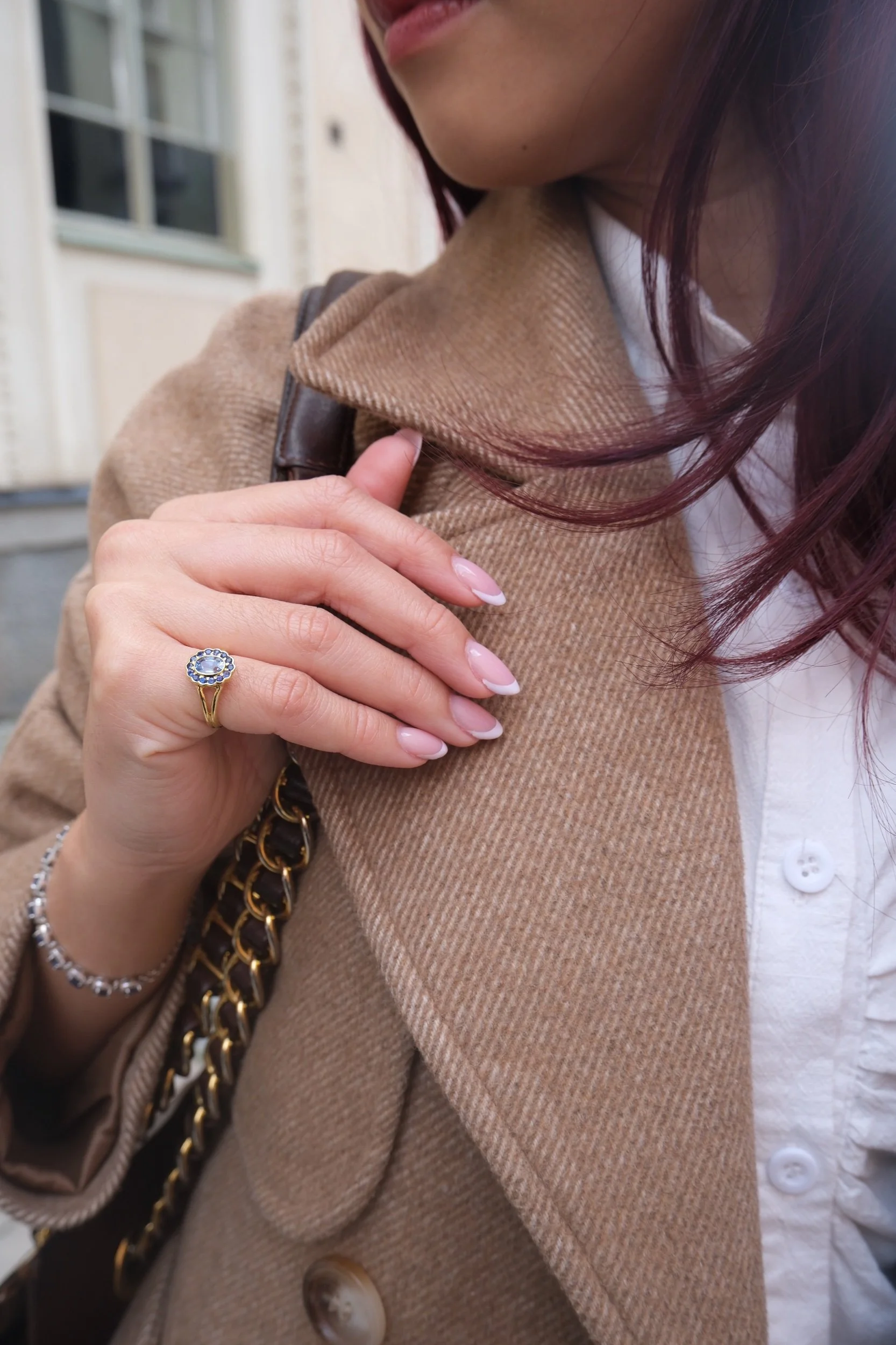 Signet ring in blue sapphire & 18k solid gold