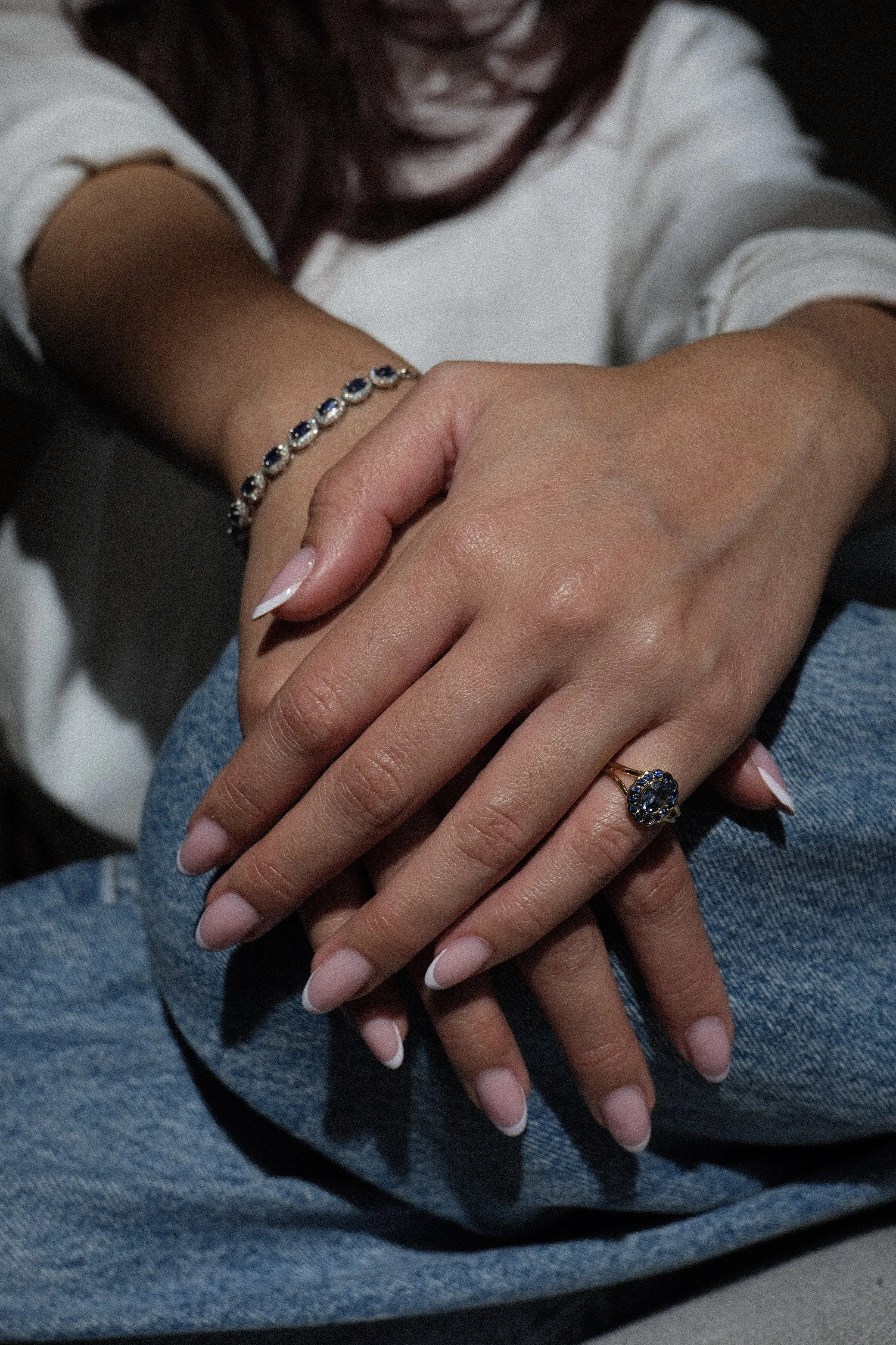 Signet ring in blue sapphire & 18k solid gold