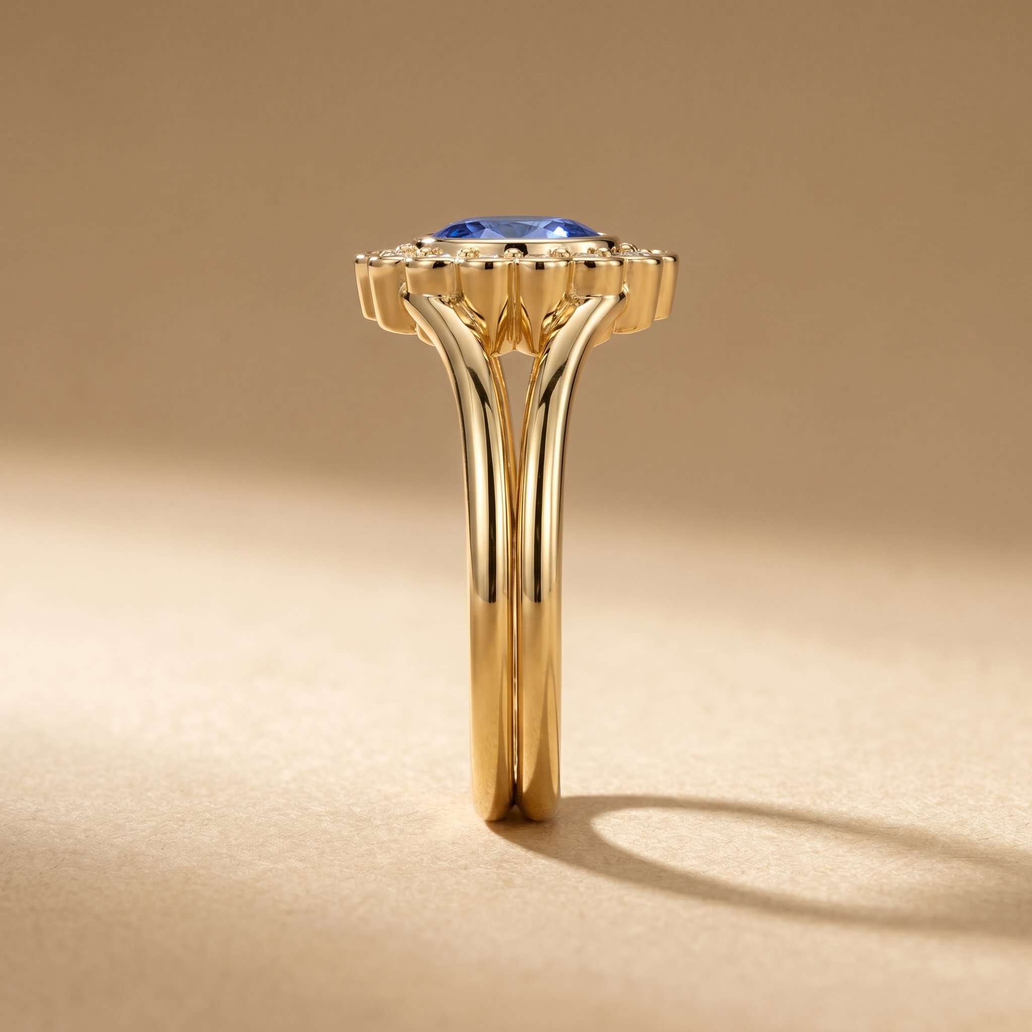 Signet ring in blue sapphire & 18k solid gold