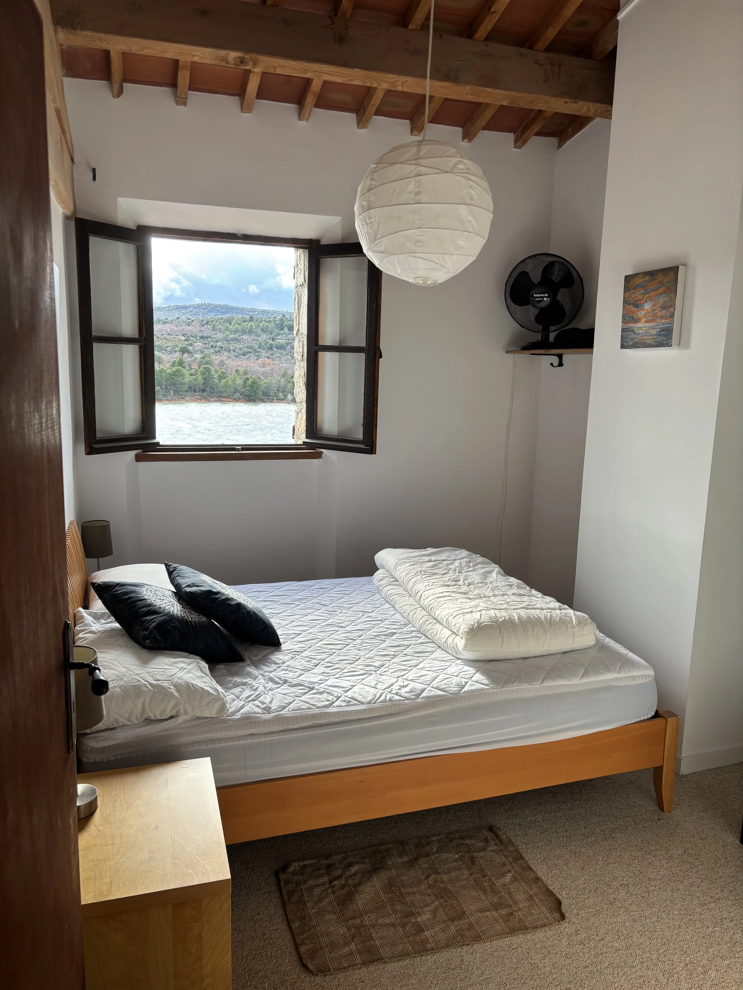 Bedroom 2 - 1x Queen Bed