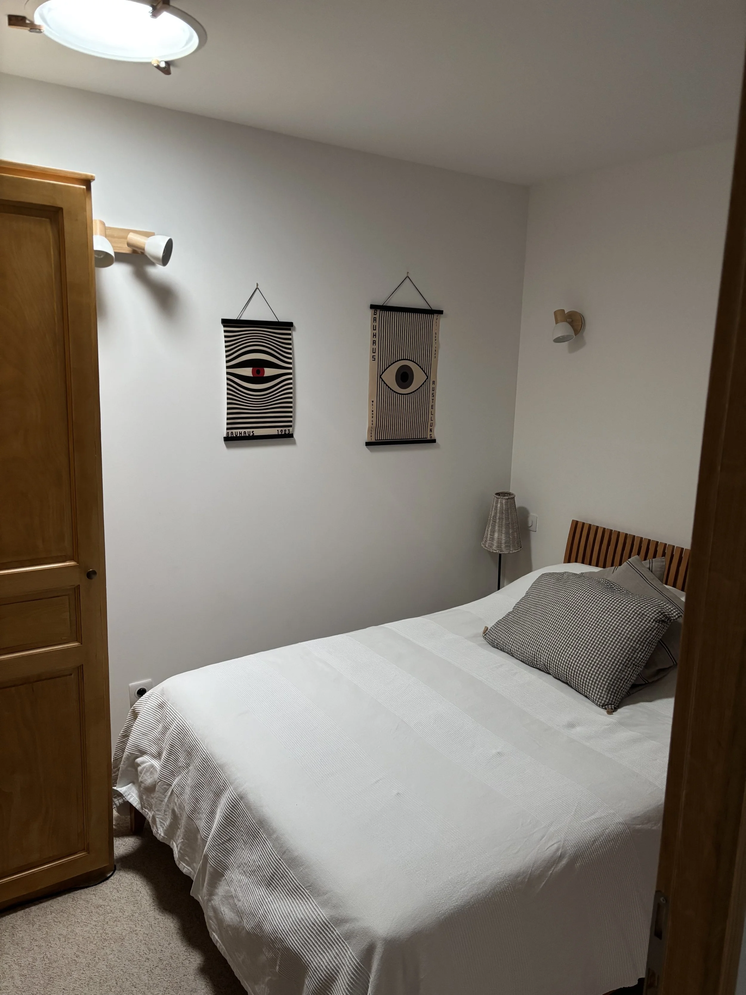 Bedroom 4 - 1x Queen Bed