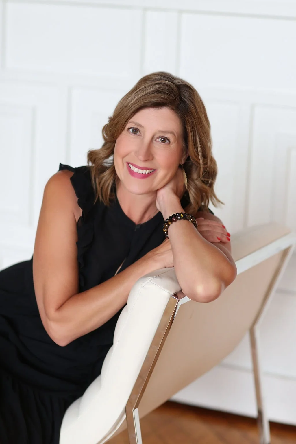 Lisa Paschke's headshot with her hand on chin
