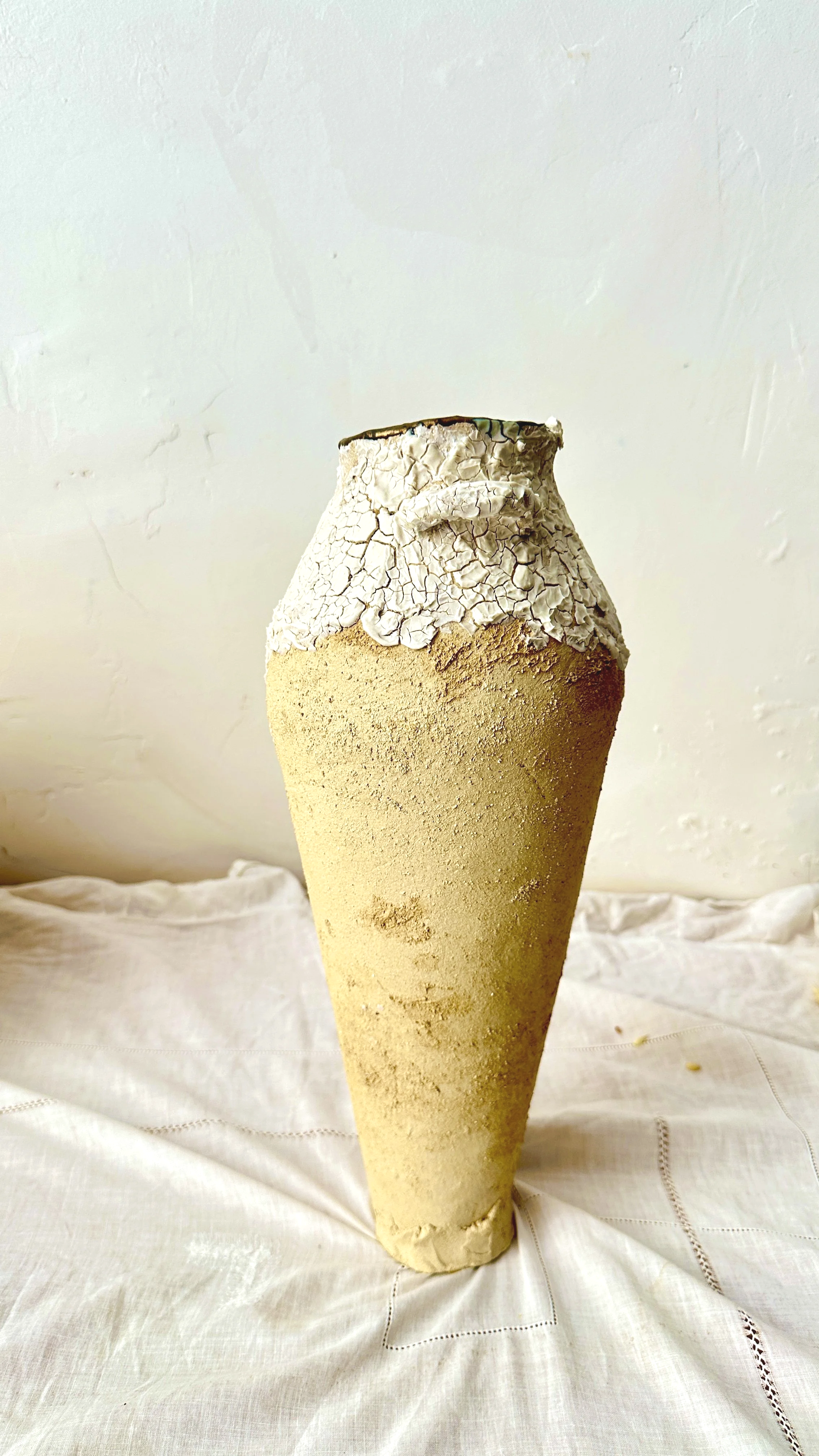 Jarre artisanale en terre argile émail craquelé blanc, décor chic et contemporain 