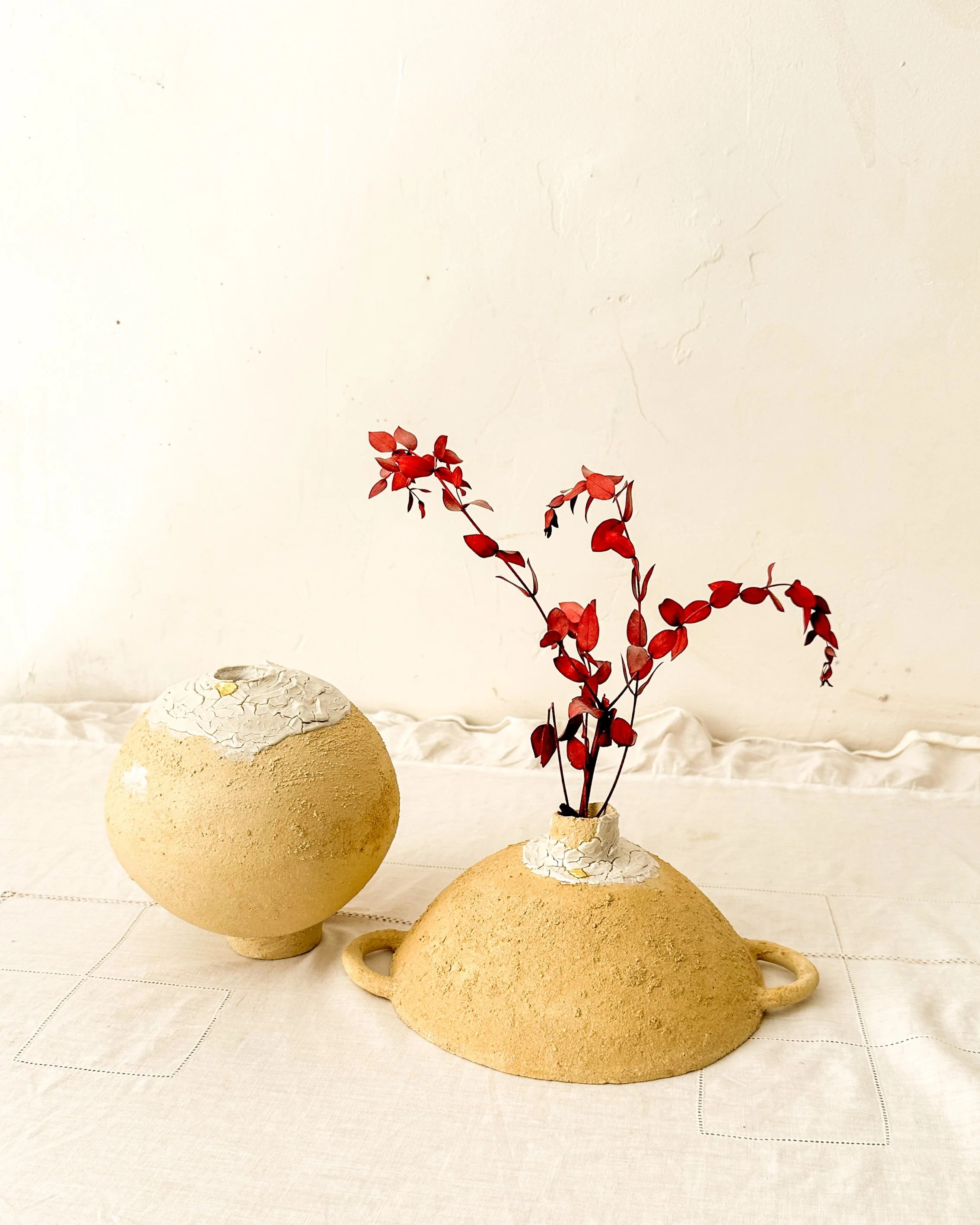 deux vases céramique brute émail blanc contemporaine 