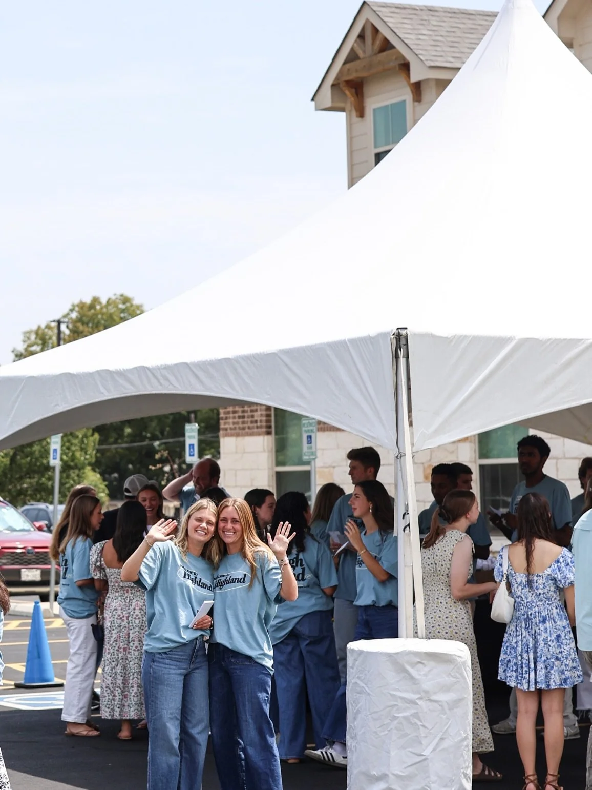 Highland FAM! We are so excited to see you tomorrow! Join us for another Sunday of worship at 8:40, 10, 11:20, and 4pm! 

We will continue in our His Hand series, celebrate two baptisms, and commission our Women&rsquo;s Ministry Bangladesh teams!

Se