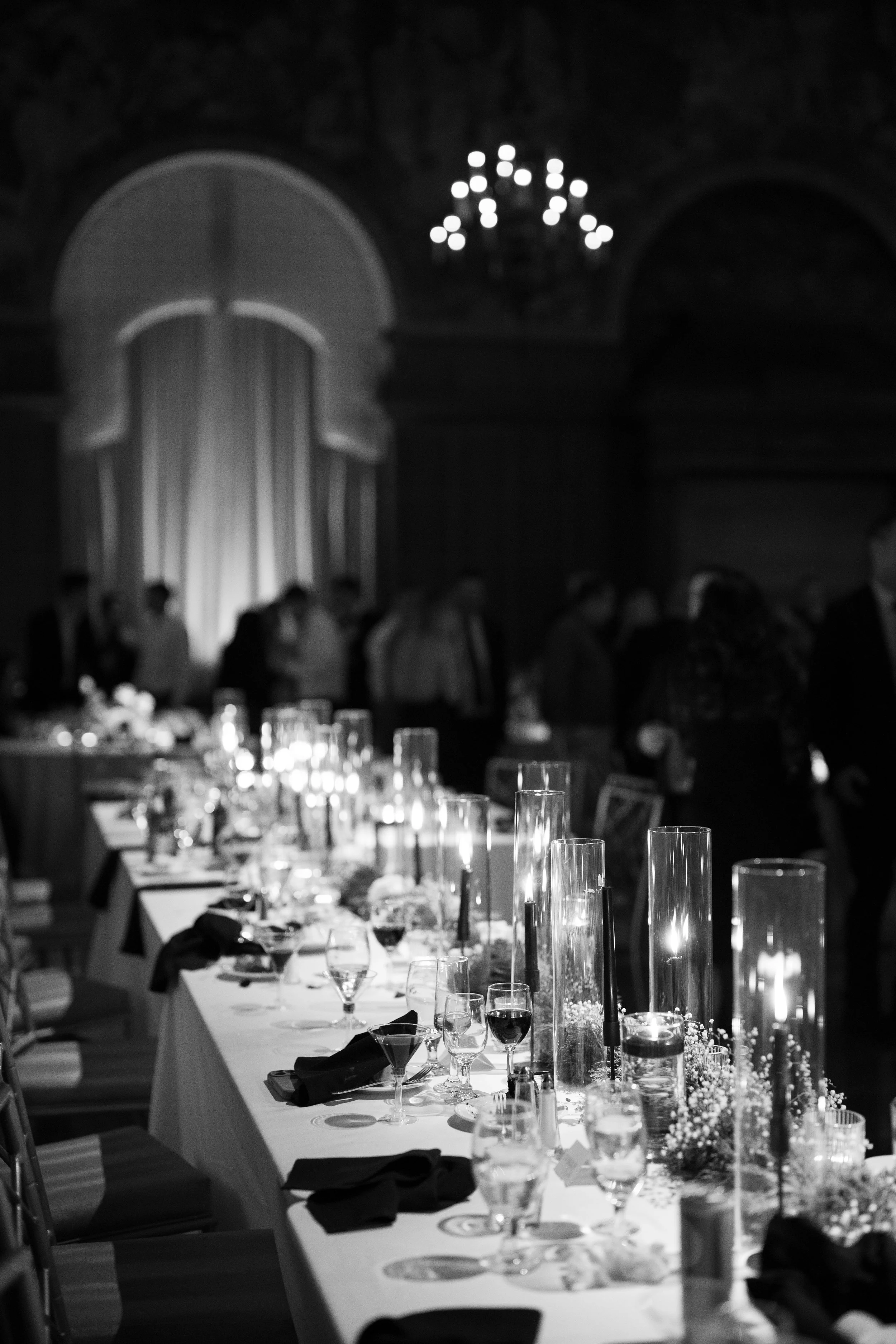Elegant wedding reception featuring candlelit tables, floral centerpieces, and refined table décor at The Cincinnati Club. 