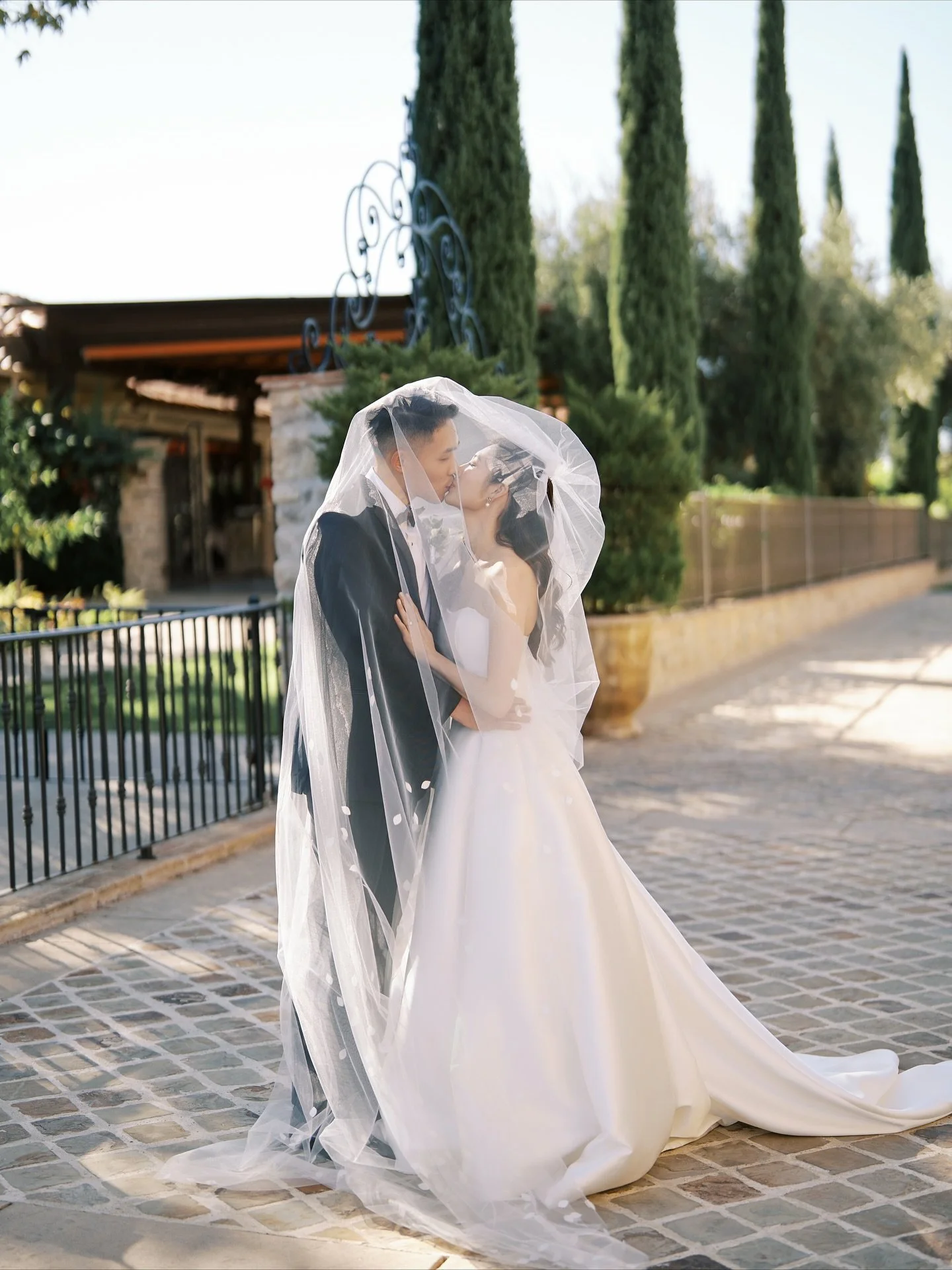 Nestled in the heart of Westlake Village, this wedding beautifully combined French Baroque, Dutch Colonial, Craftsman, and Spanish design influences &mdash; creating a romantic and elegant setting for Marissa and Alex&rsquo;s celebration.

It was suc