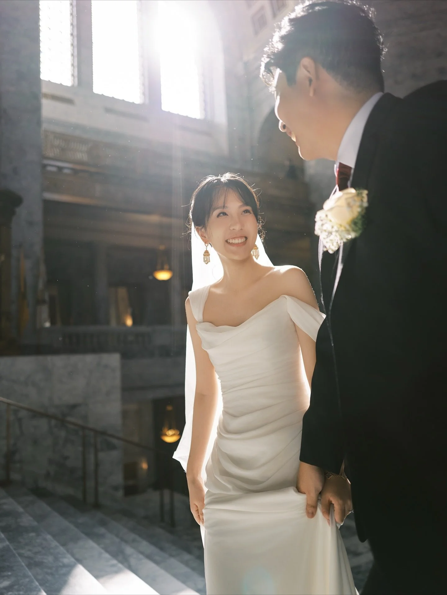 Since three years ago, I have been using Leica system completely and exclusively for all my wedding photography and videography work. I felt nothing but always stunned by the images came out of Leica cameras and lenses. For this particular elopement,