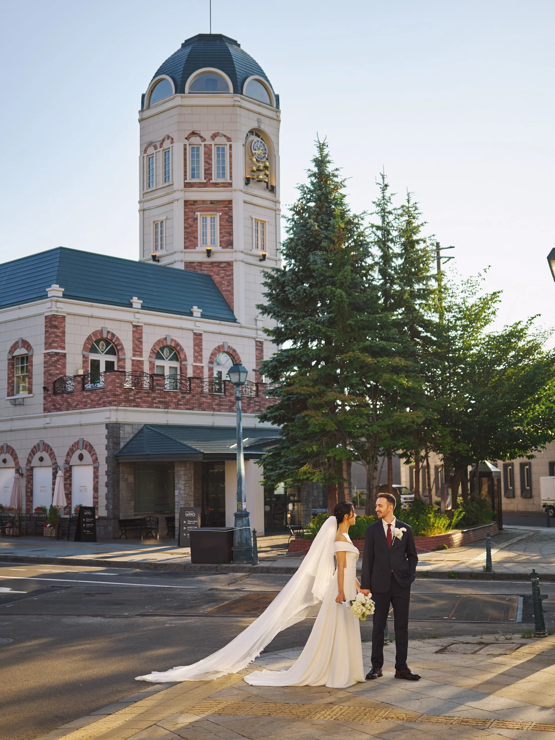 Portrait of the couple among the preserved Meiji-era buildings of Otaru, Hokkaido