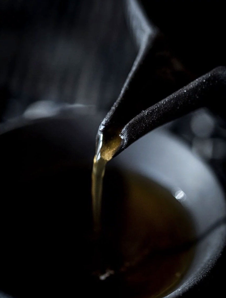 Close-up of herbal oil being poured into a clay bowl. Ayurvedic small-batch, slow-made botanical oils infused with plants, intention and time.
Designed for massage, self-ritual, and the art of tending the body with reverence.