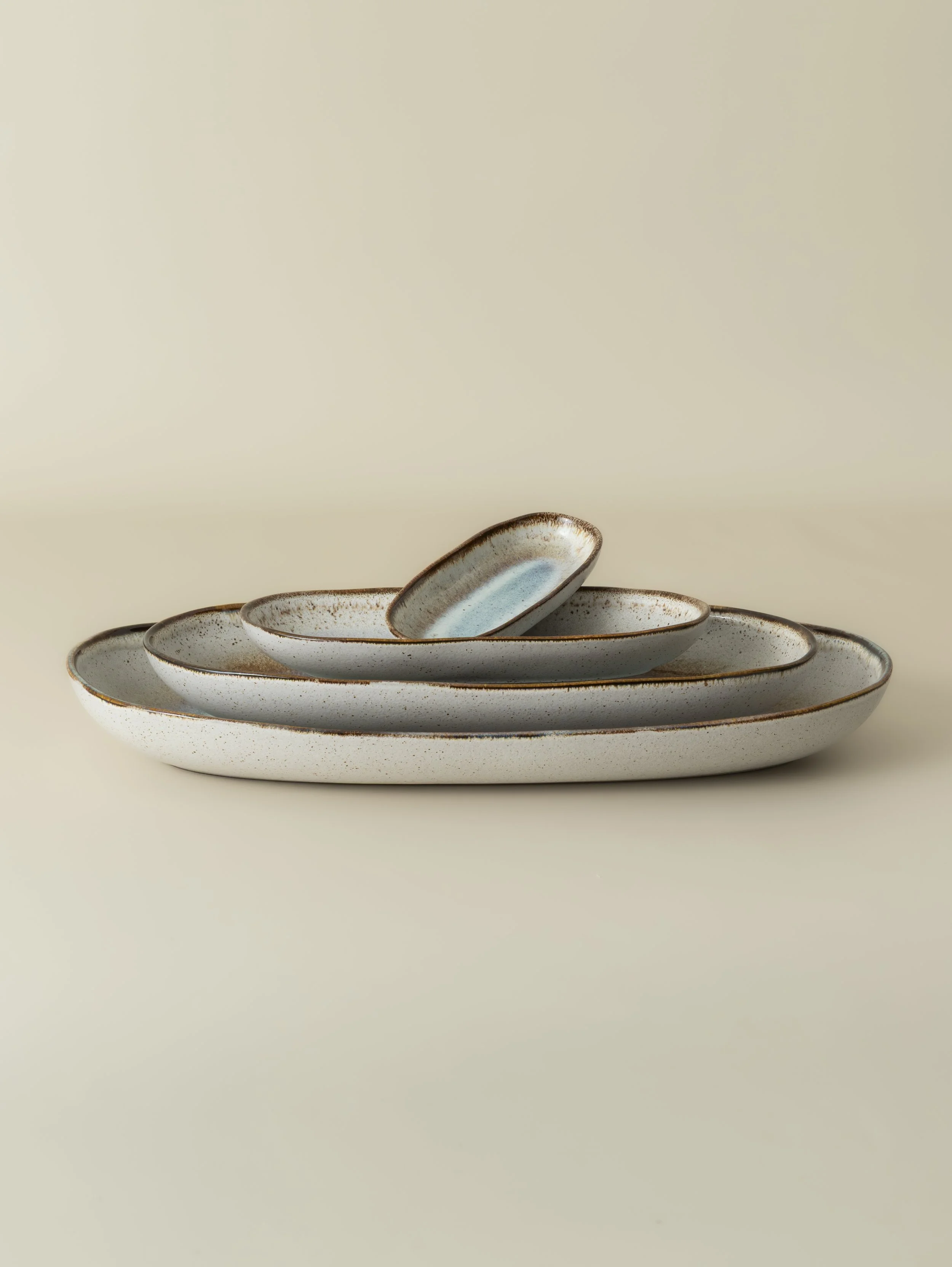 Sail_Set4OvalServing_fr.jpg