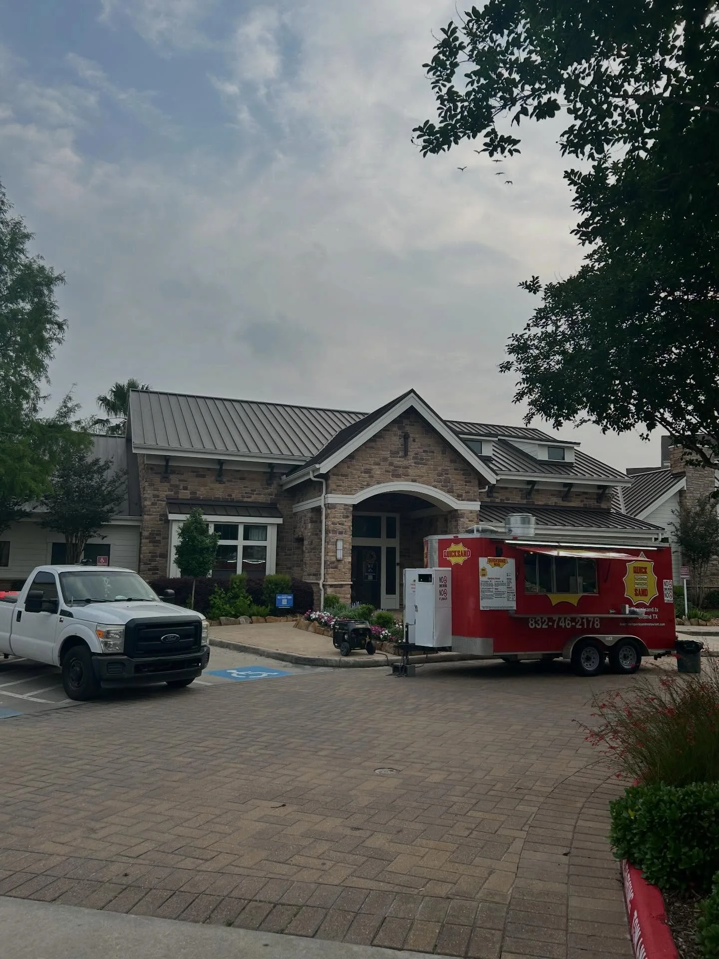 Thank You for everyone that came out to support! And especially big Thanks to 🙏🏻@preserveatbaywood for hosting us &amp; having us feed your residents. We can&rsquo;t wait to come back. 

Want us at your Apartments 🏢🏘️, work, school.. etc? Contact