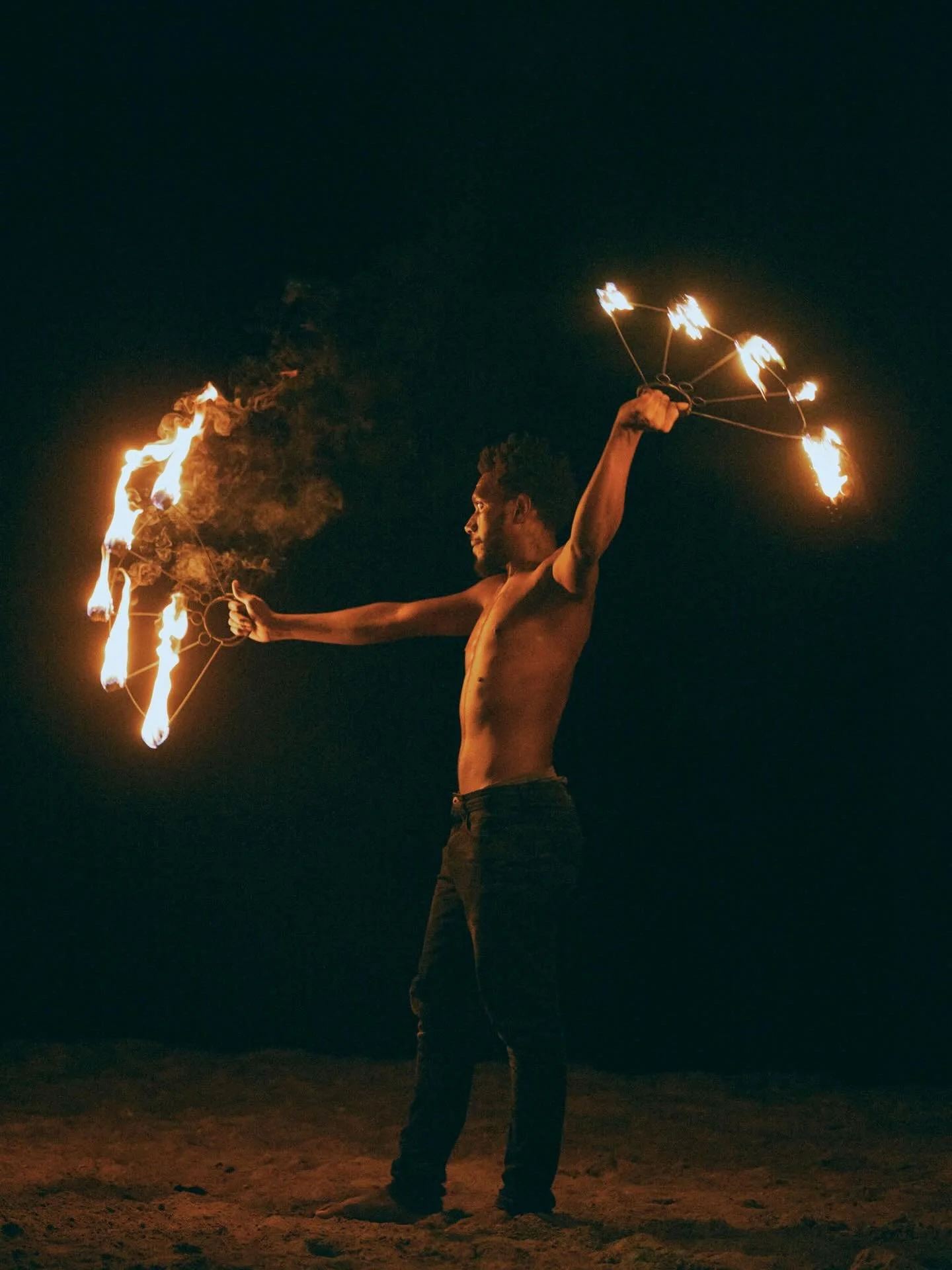Jaz &amp; Myles&rsquo; wedding day in Vanuatu ended the best way possible.
With the locals putting on a fire show under the island night sky ❤️&zwj;🔥 
.
.
.
.
#weddingphotographer #internationalweddingphotographer #goldcoastweddingphotographer #bris