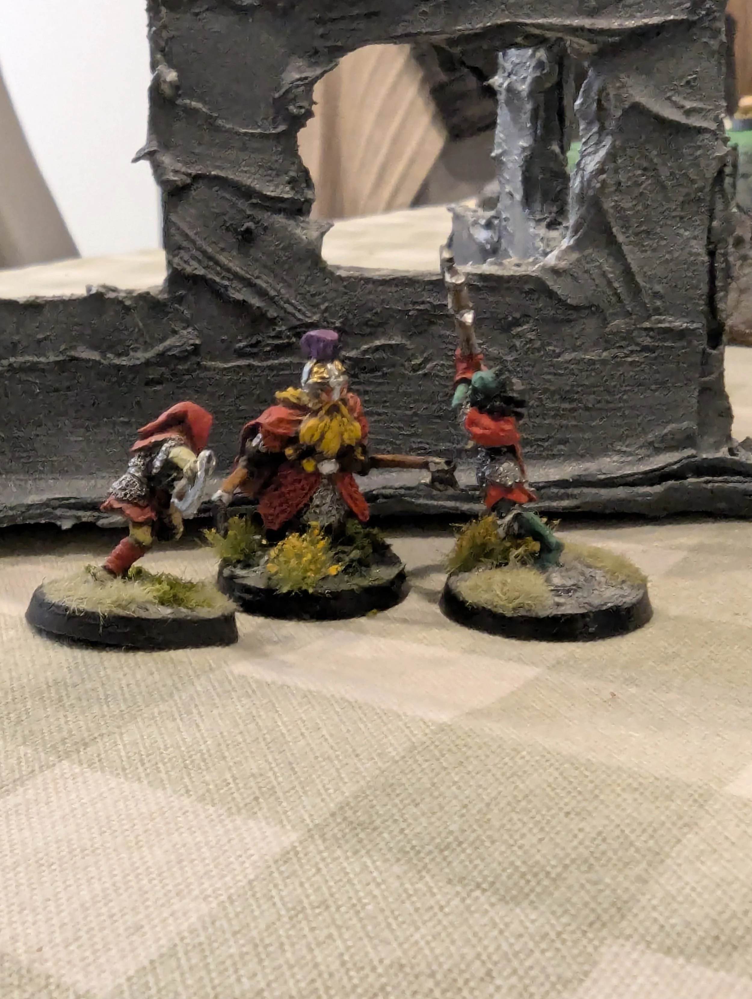 Dwarf vs 2 goblings