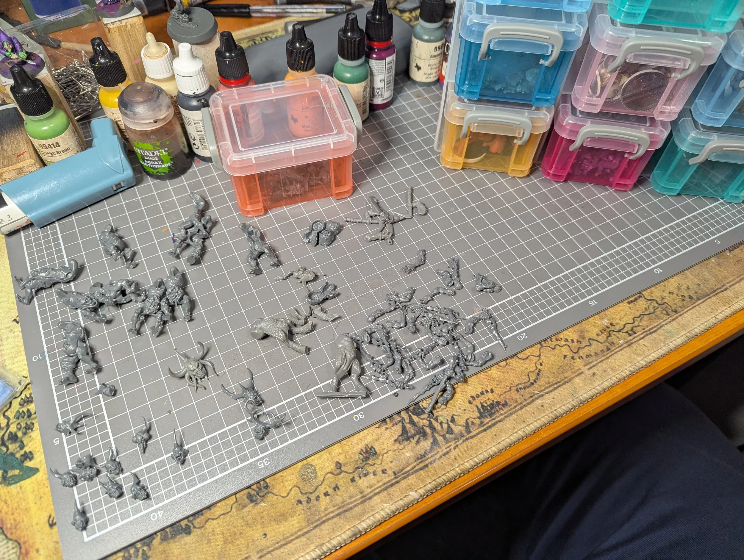 Chaotic Method for Kitbashing