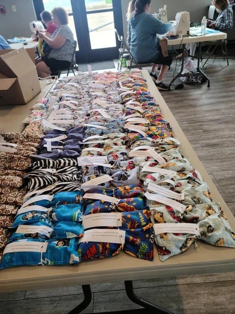 volunteers-quilting-gifts.jpg