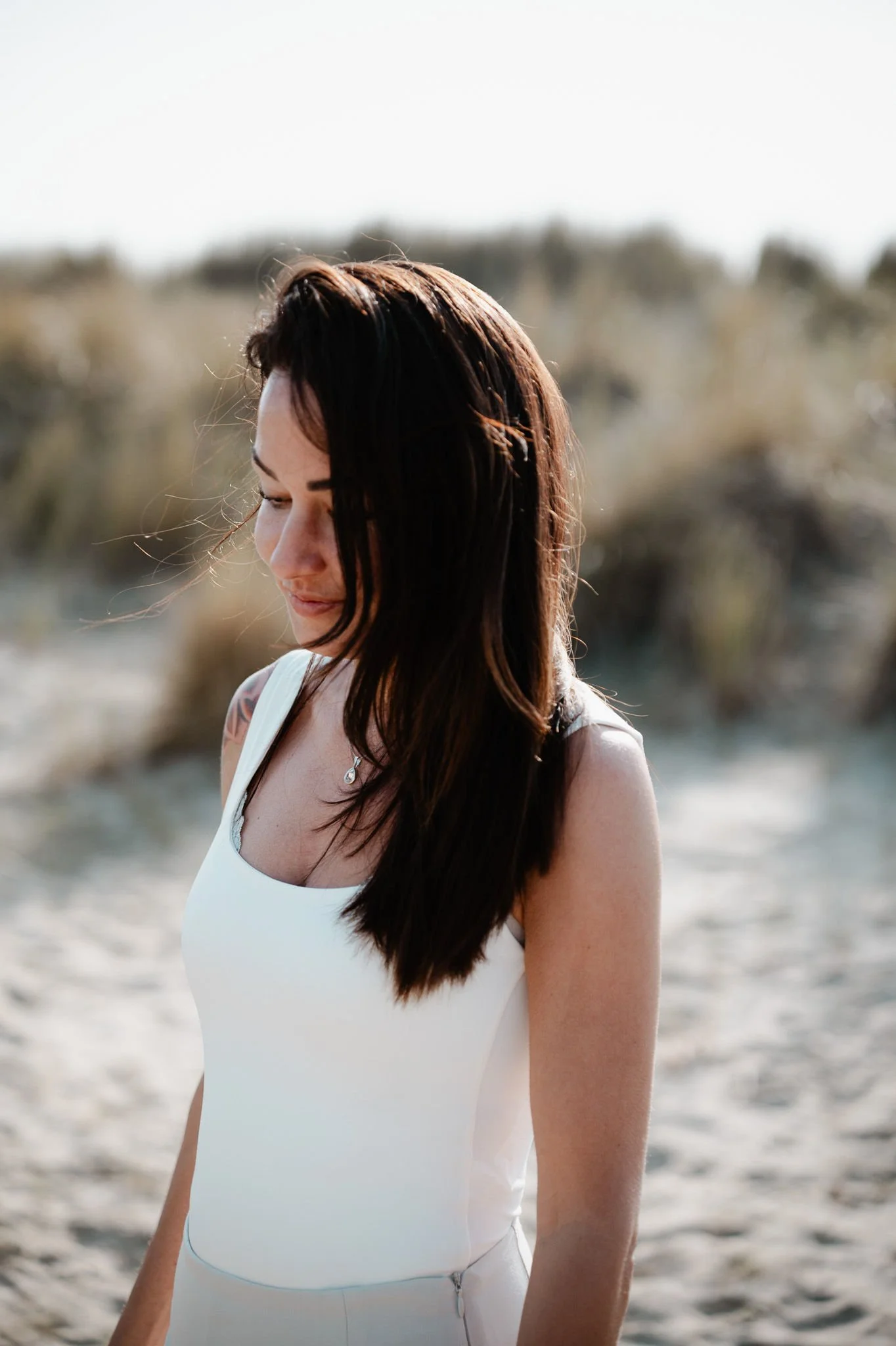 Vrouw met gesloten ogen die zwaarte en emotionele patronen herkent - Praktijk Terra Nova