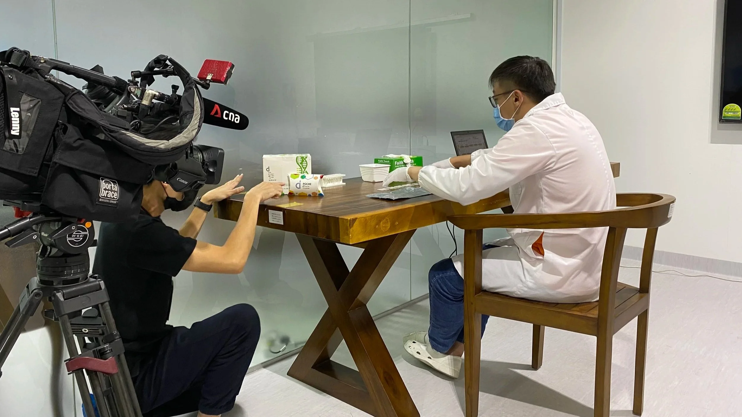Pinpoint PR organised the filming by CNA of a rapid use PCR test kit during the covid-19 pandemic, for media coverage.