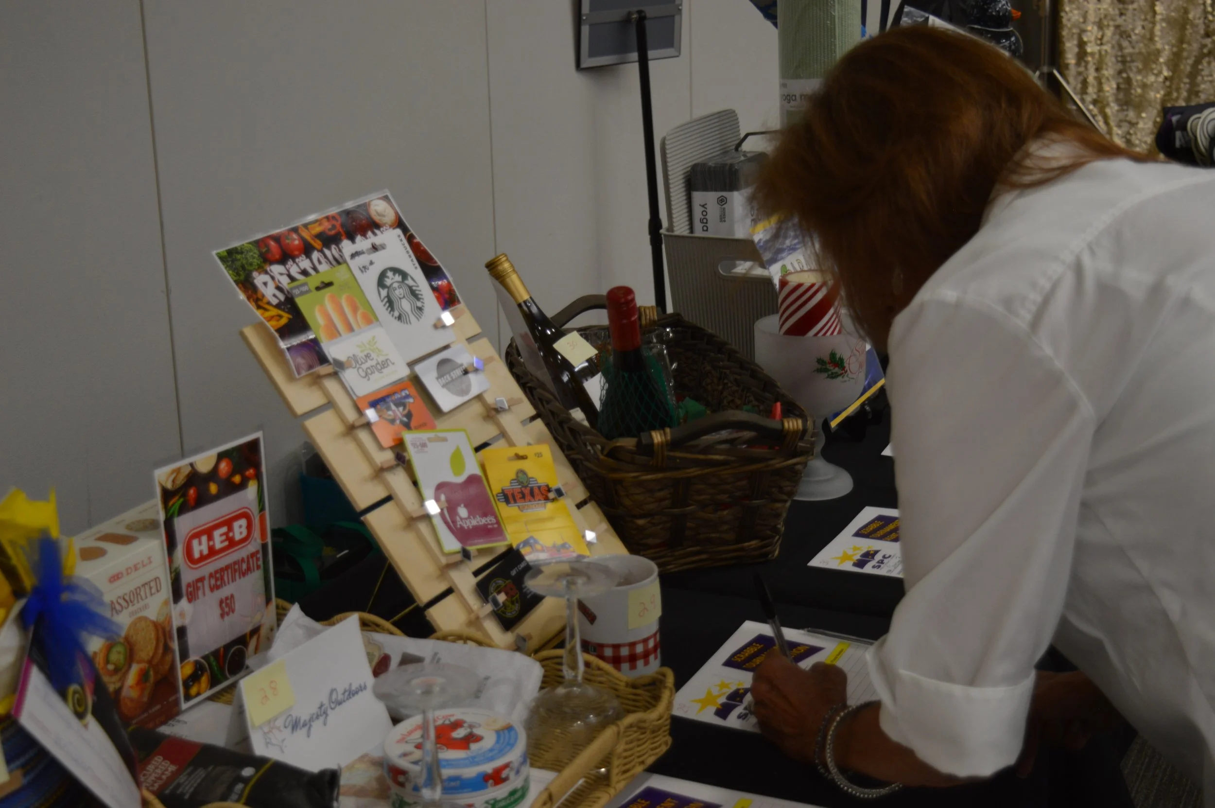 auction bidder.JPG