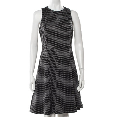 Chic Precision: The Theory Dress for Your Modern Wardrobe