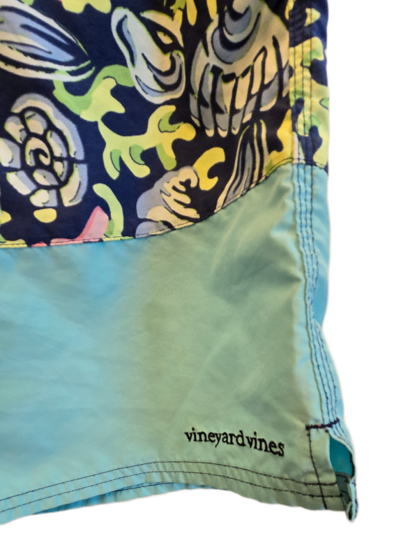 vineyardvinesswimtrunkslogo.png