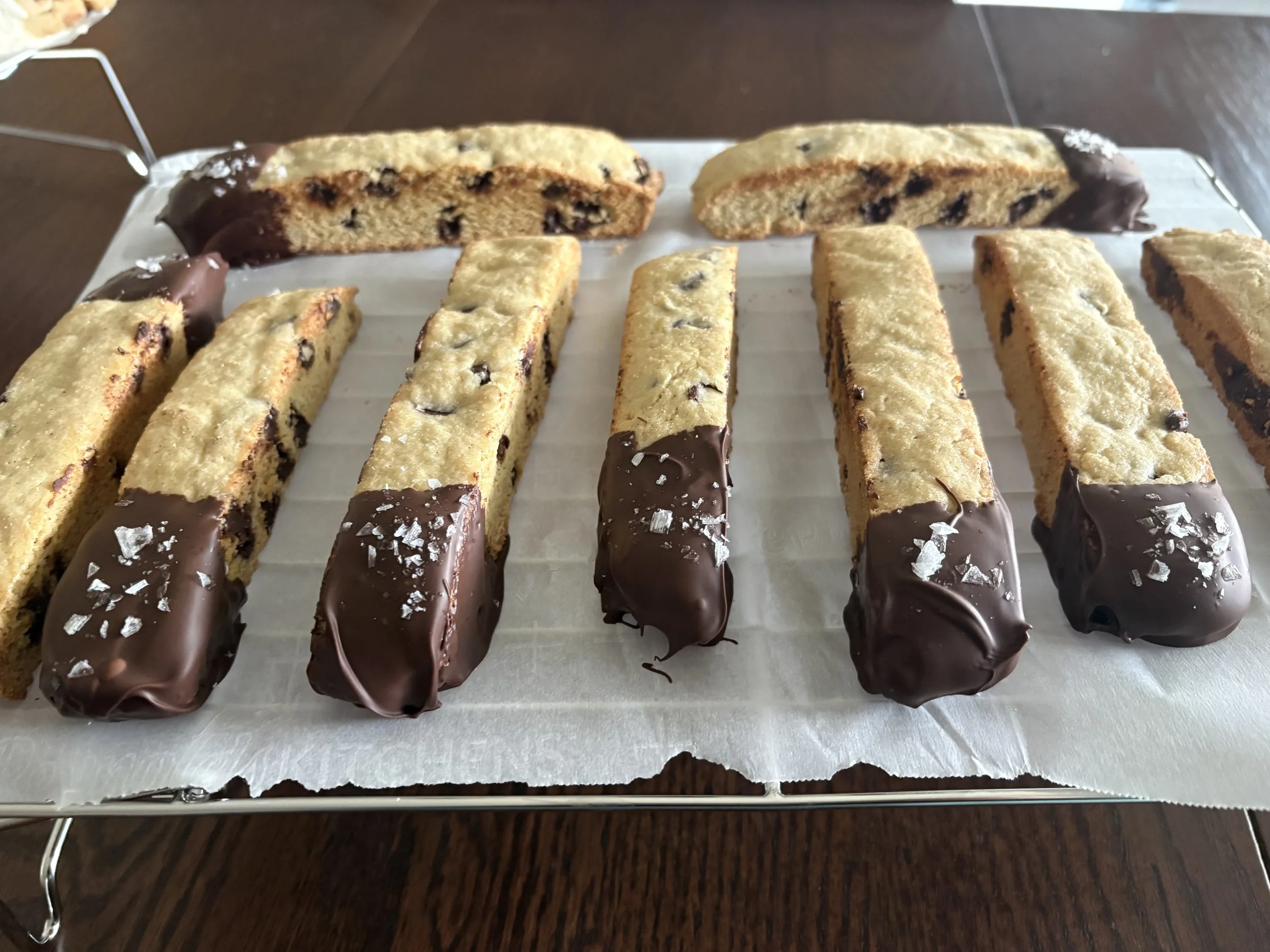 1 Chocolate Chip Biscotti w Chocolate Dip