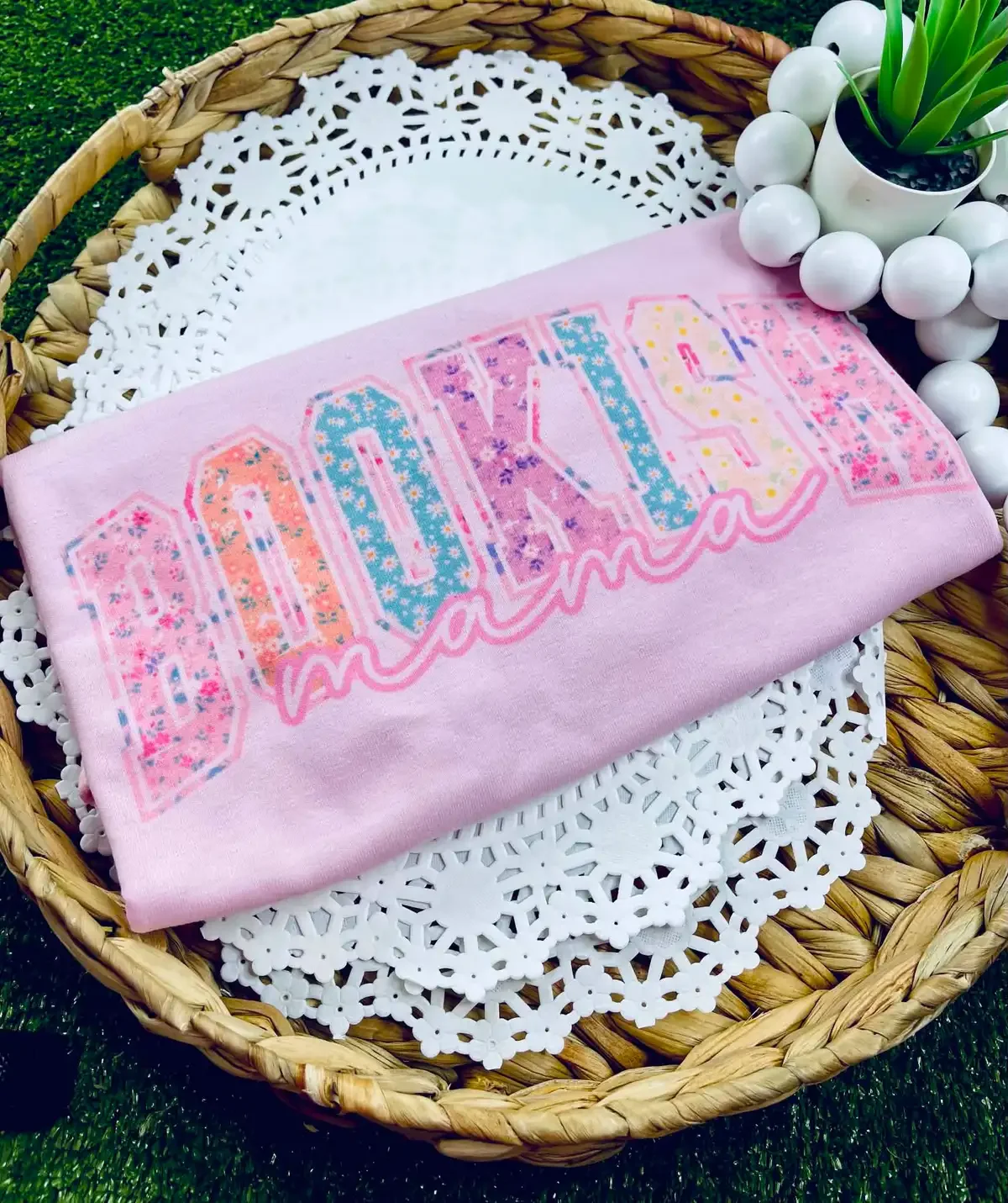 Bookish Mama (Gildan Tee)