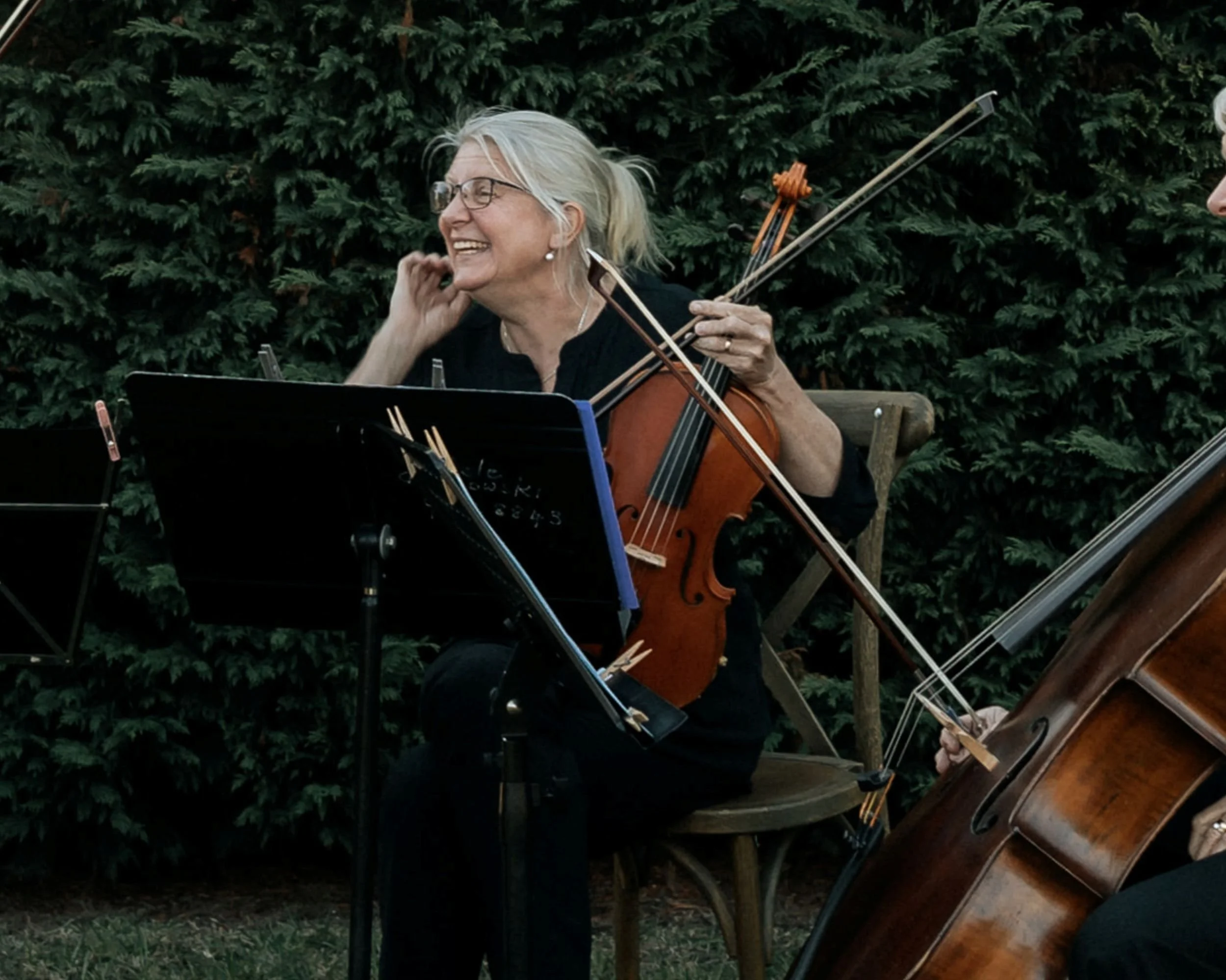 Albany Violist Helen Grandage playing wedding music at Gardens at Bullimah