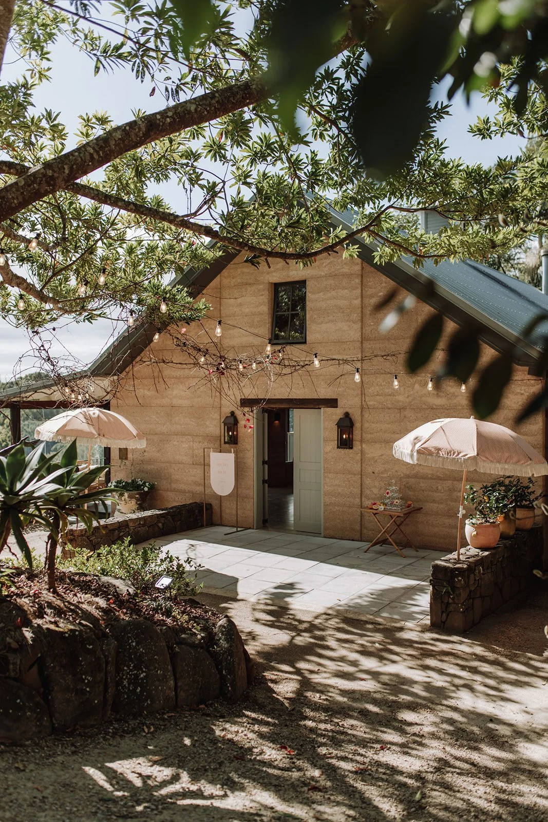 THE COMPLETE GUIDE TO GETTING MARRIED AT THE EARTHHOUSE