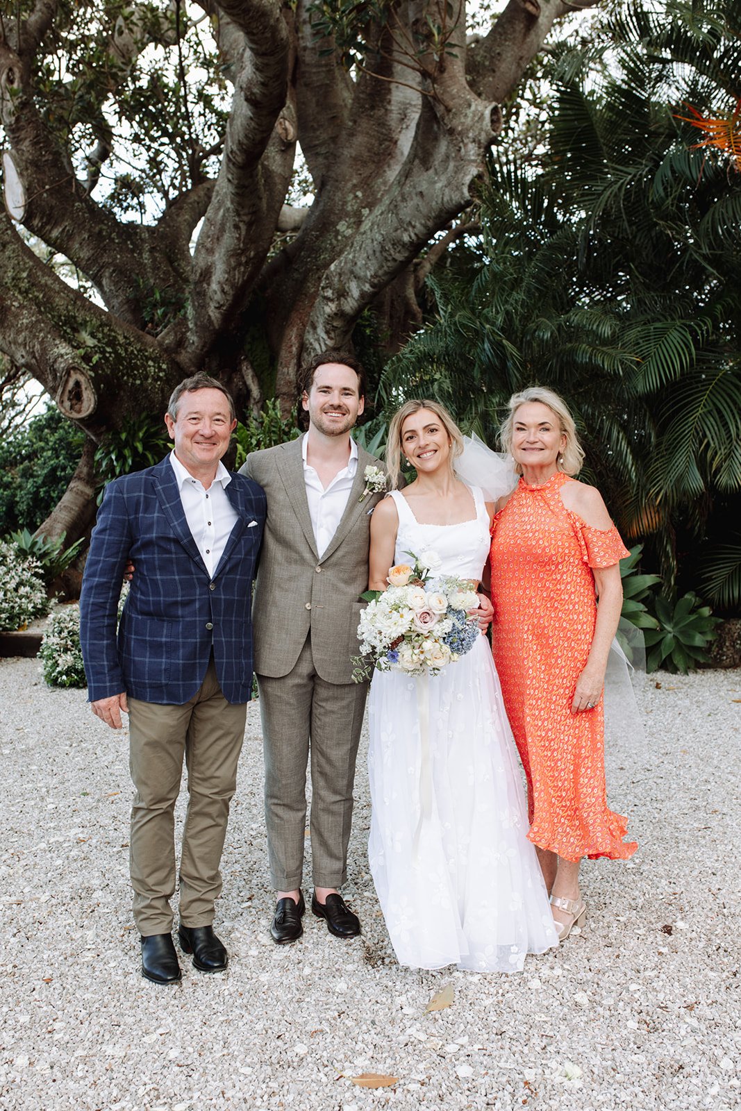 byron-bay-35mm-wedding-GroupPhotos-18-super-8.jpg
