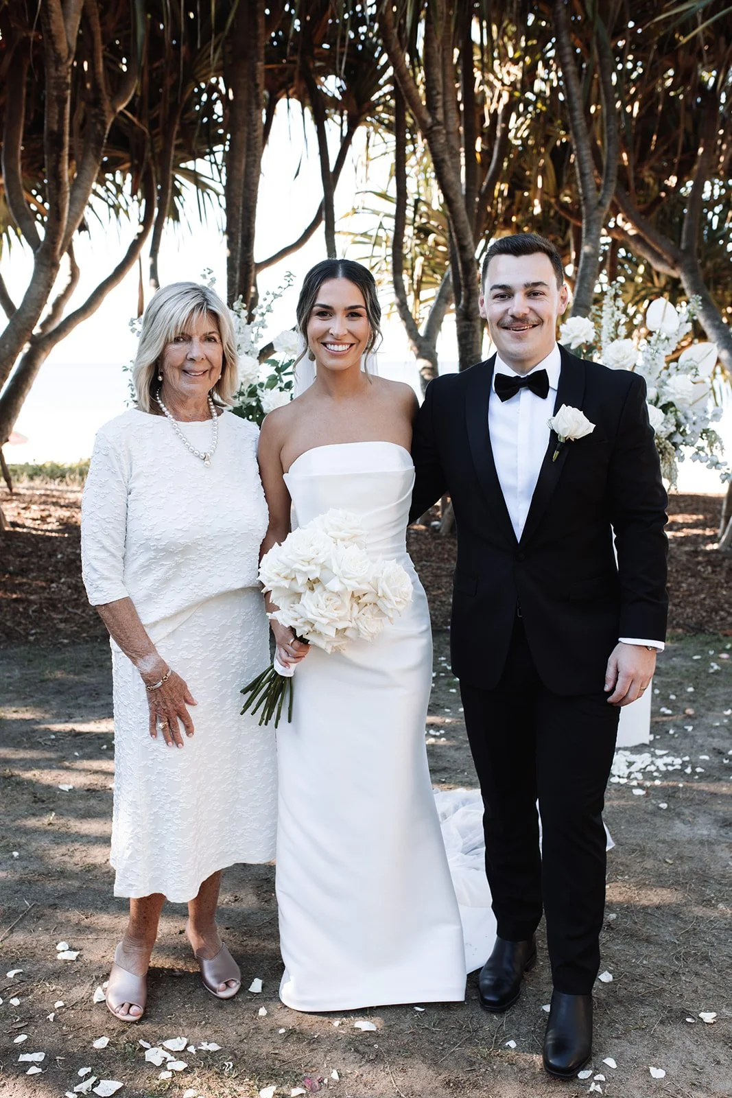 byron-bay-super-8-wedding-Group_portraits-9_websize.jpg