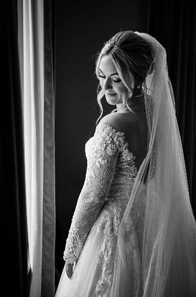 Ashleigh looking stunning in Canary Wharf by Dando London @StuartJamesPhotography