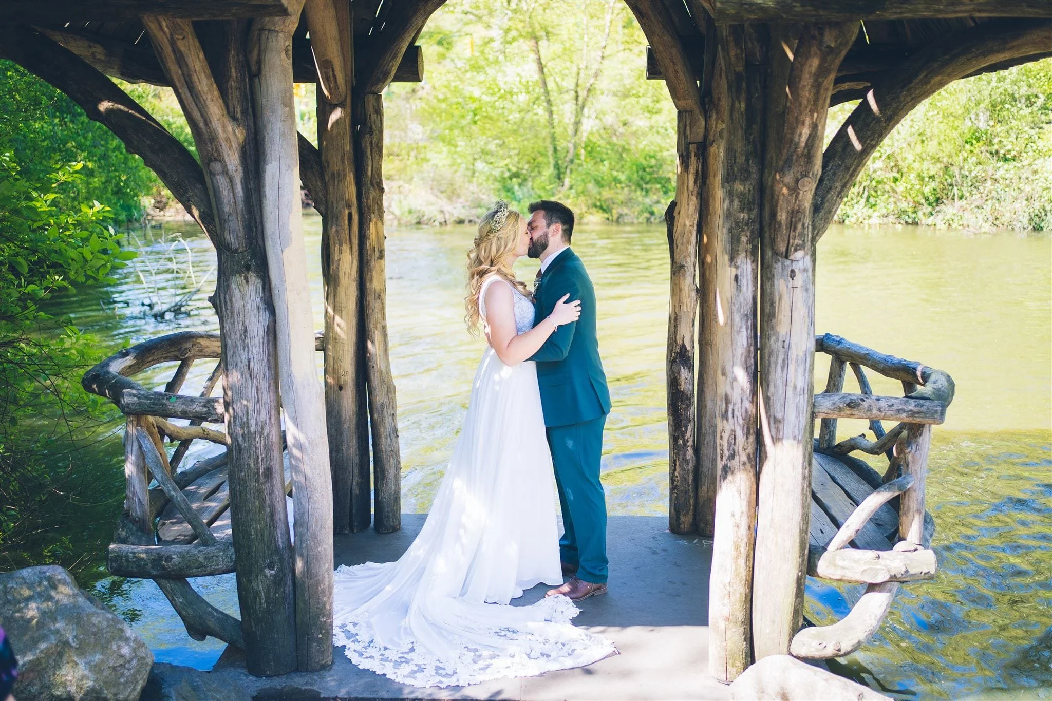 The ceremony took place in a secluded spot of Central Park @SaschaReinkingPhotography