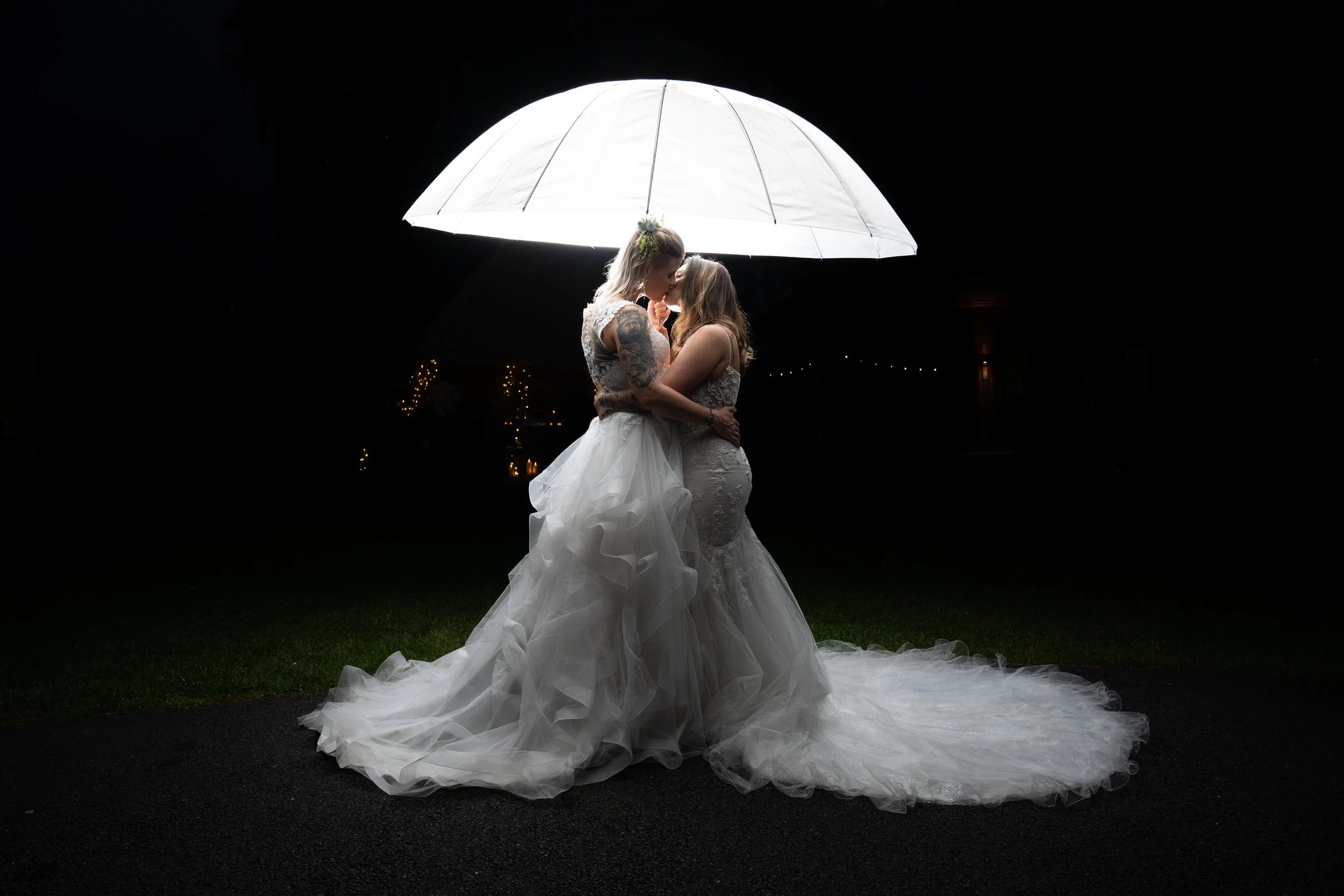 Ellie and Zoe beautifully lit under an umbrella @ForeverPictures
